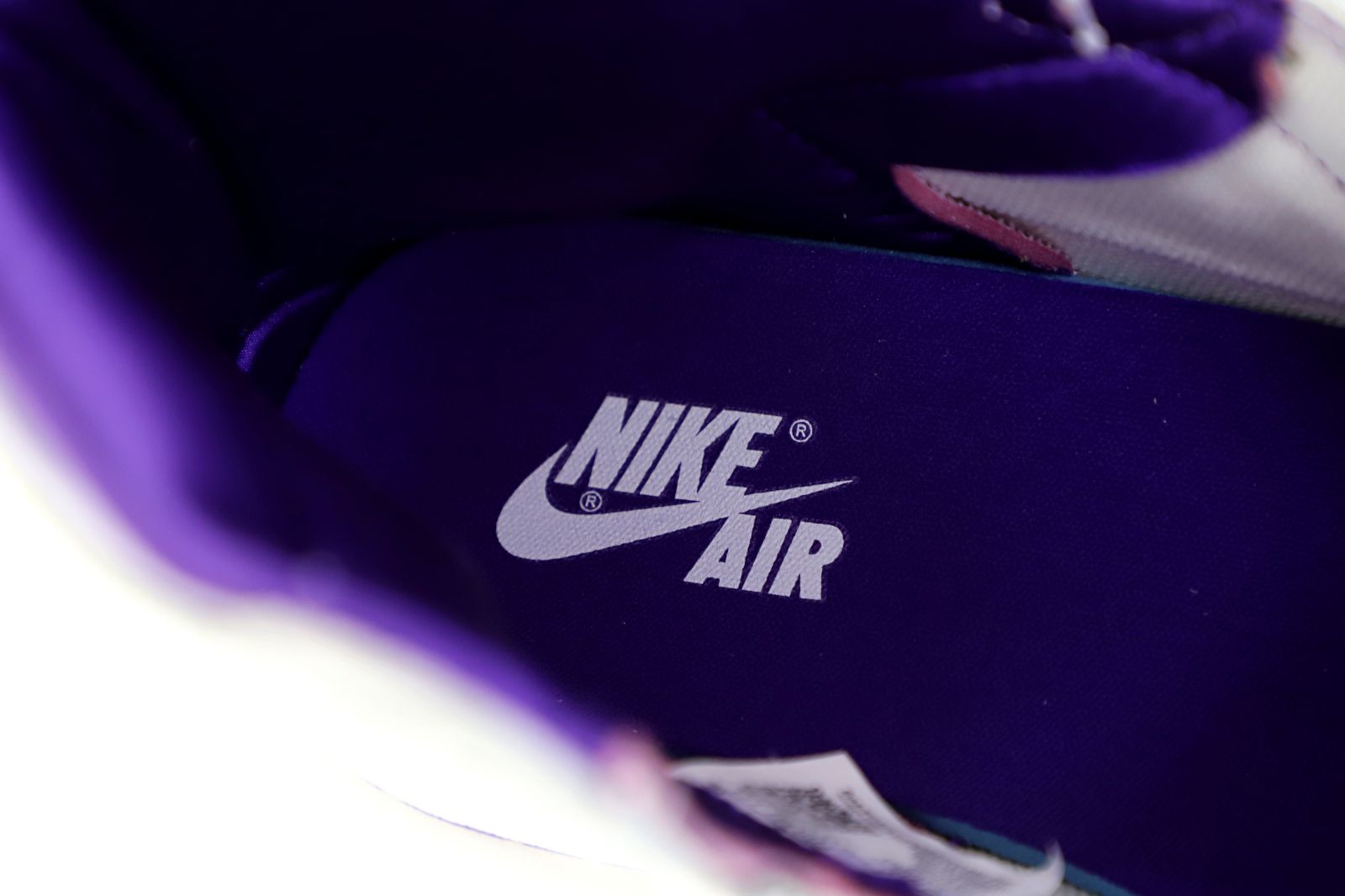 Kimi kick Air Jordan 1 High OG Court Purple