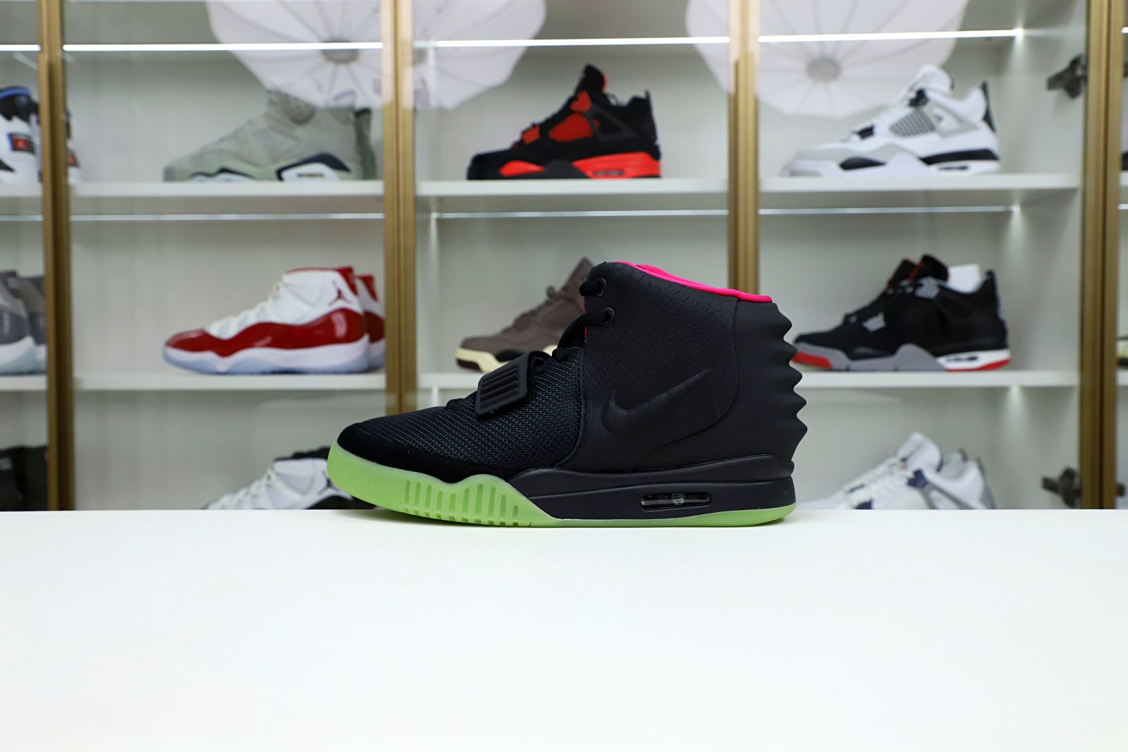 Kimi kick Nike Air Yeezy 2 solar red