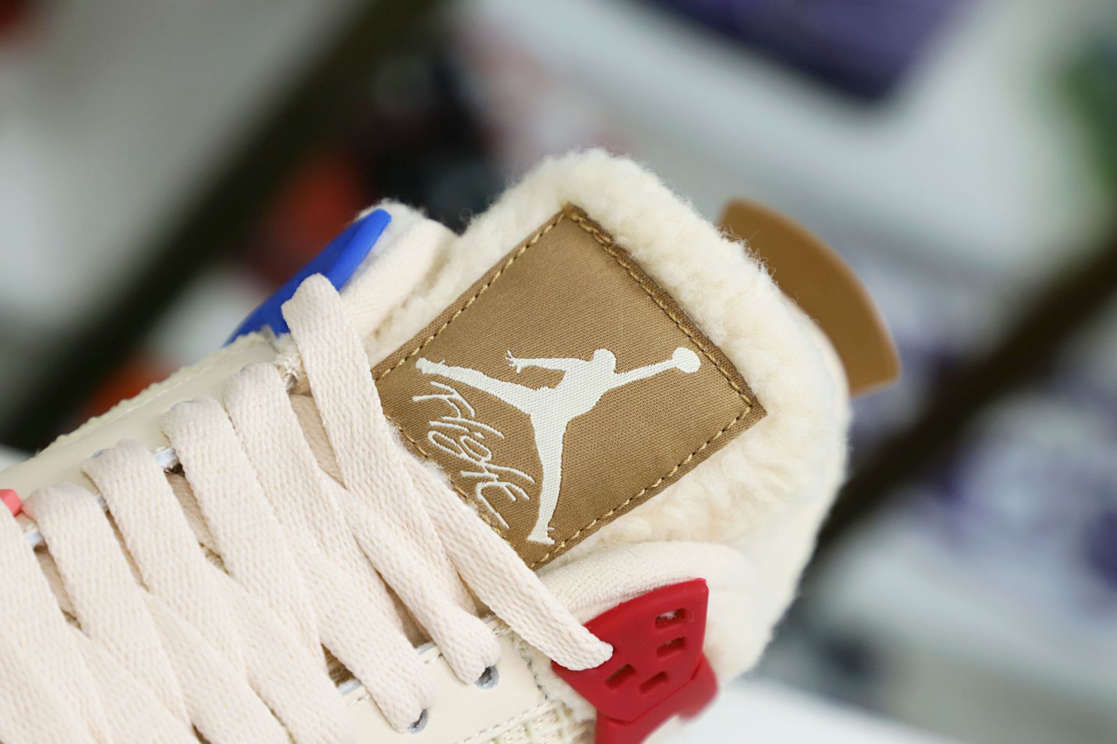 Kimi kick AIR JORDAN 4 RETRO GS 'WILD THINGS'