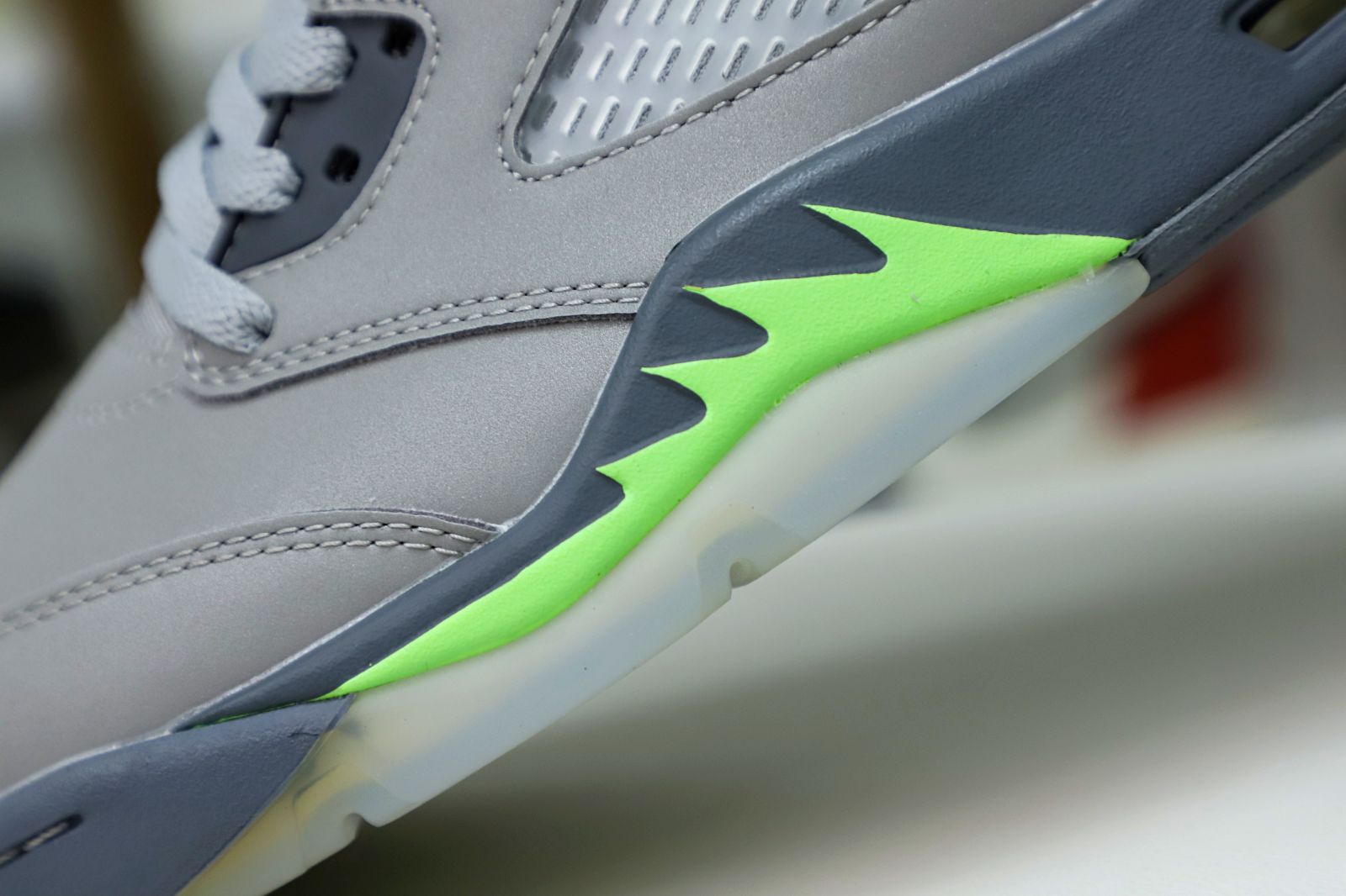 Kimi kick AIR JORDAN 5 RETRO 'GREEN BEAN' 2022