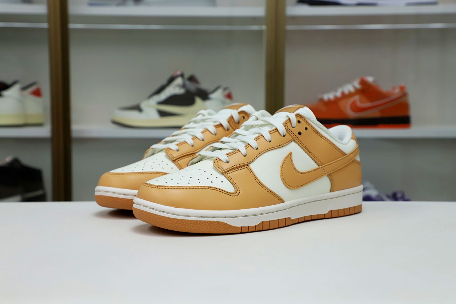 Kimi kick WMNS DUNK LOW 'HARVEST MOON'