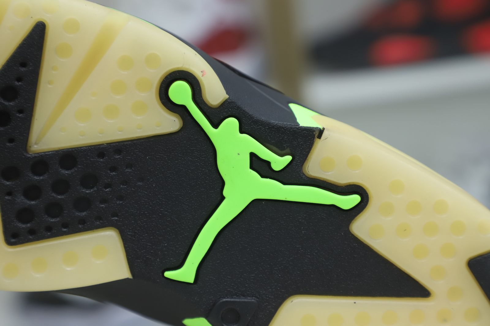 Kimi kick AIR JORDAN 6 RETRO 'ELECTRIC GREEN'