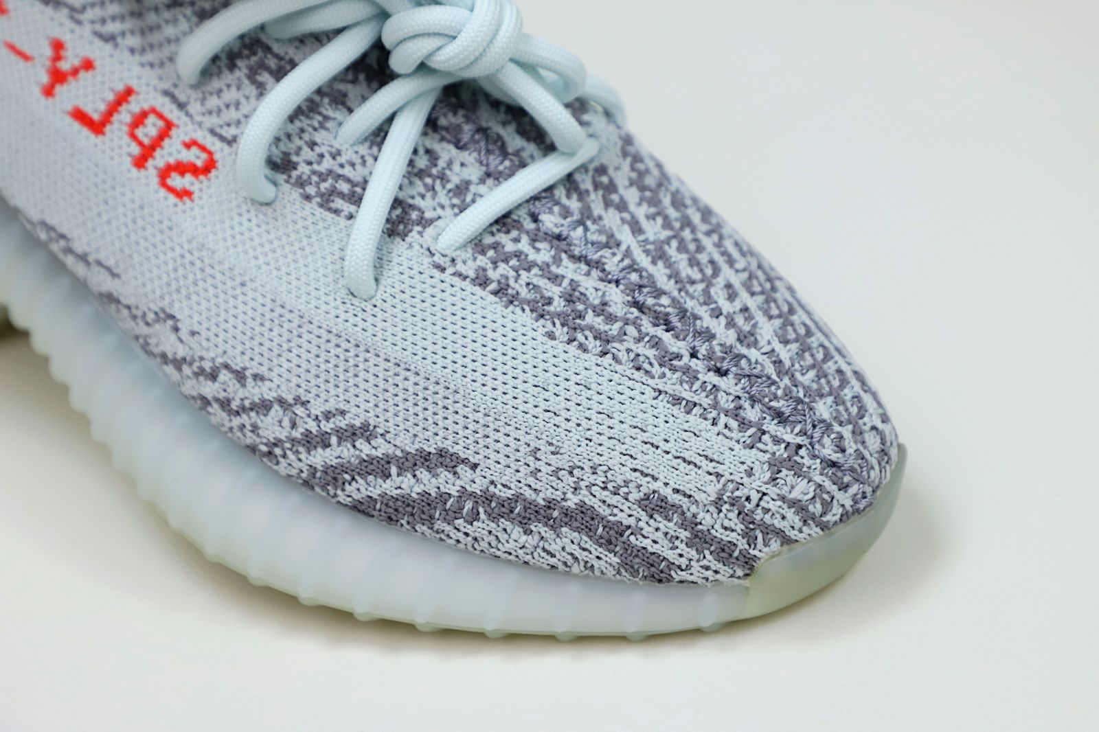 Kimi kick YEEZY BOOST 350 V2 'BLUE TINT'