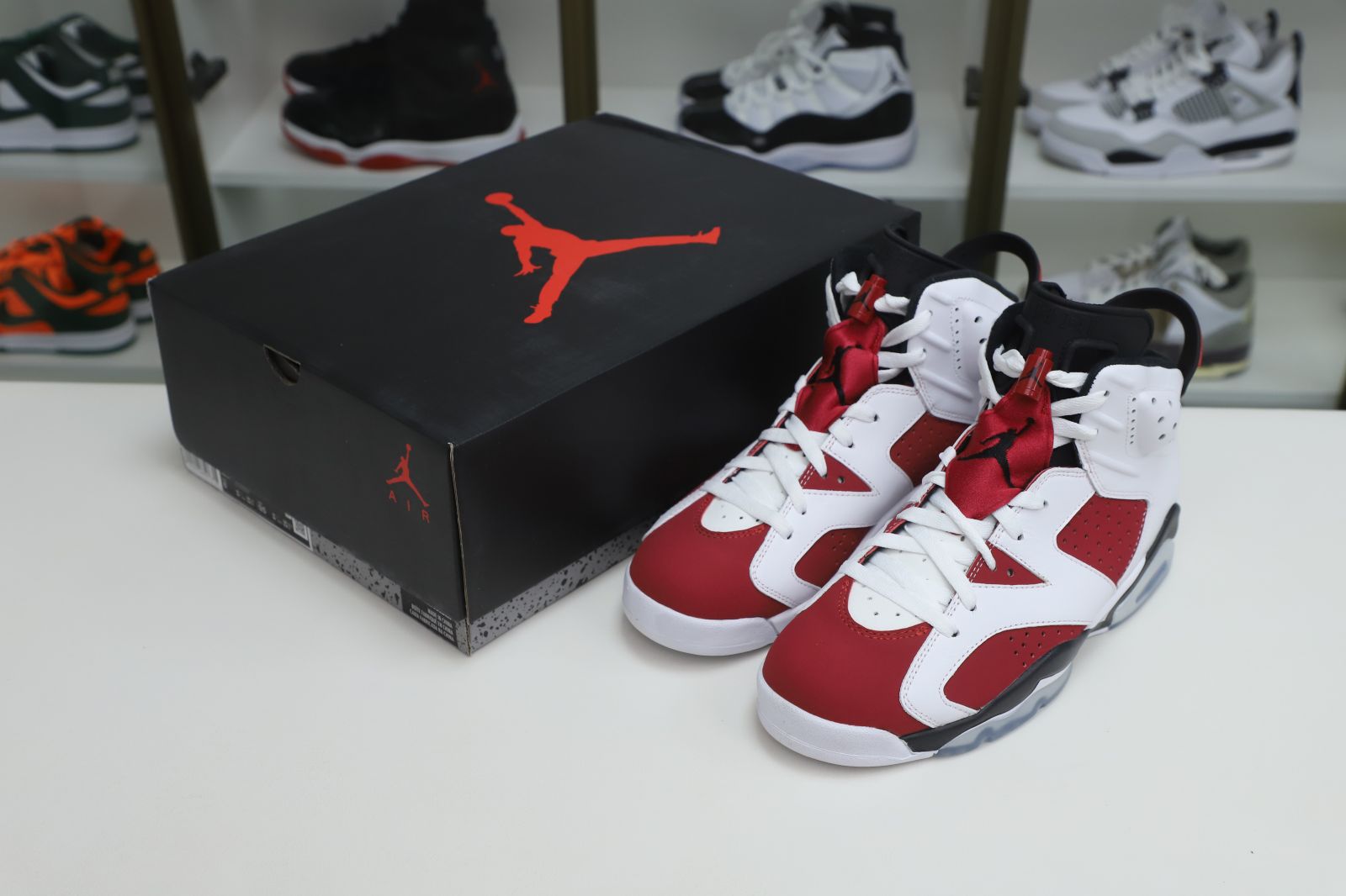 Kimi kick AIR JORDAN 6 RETRO OG 'CARMINE' 2021