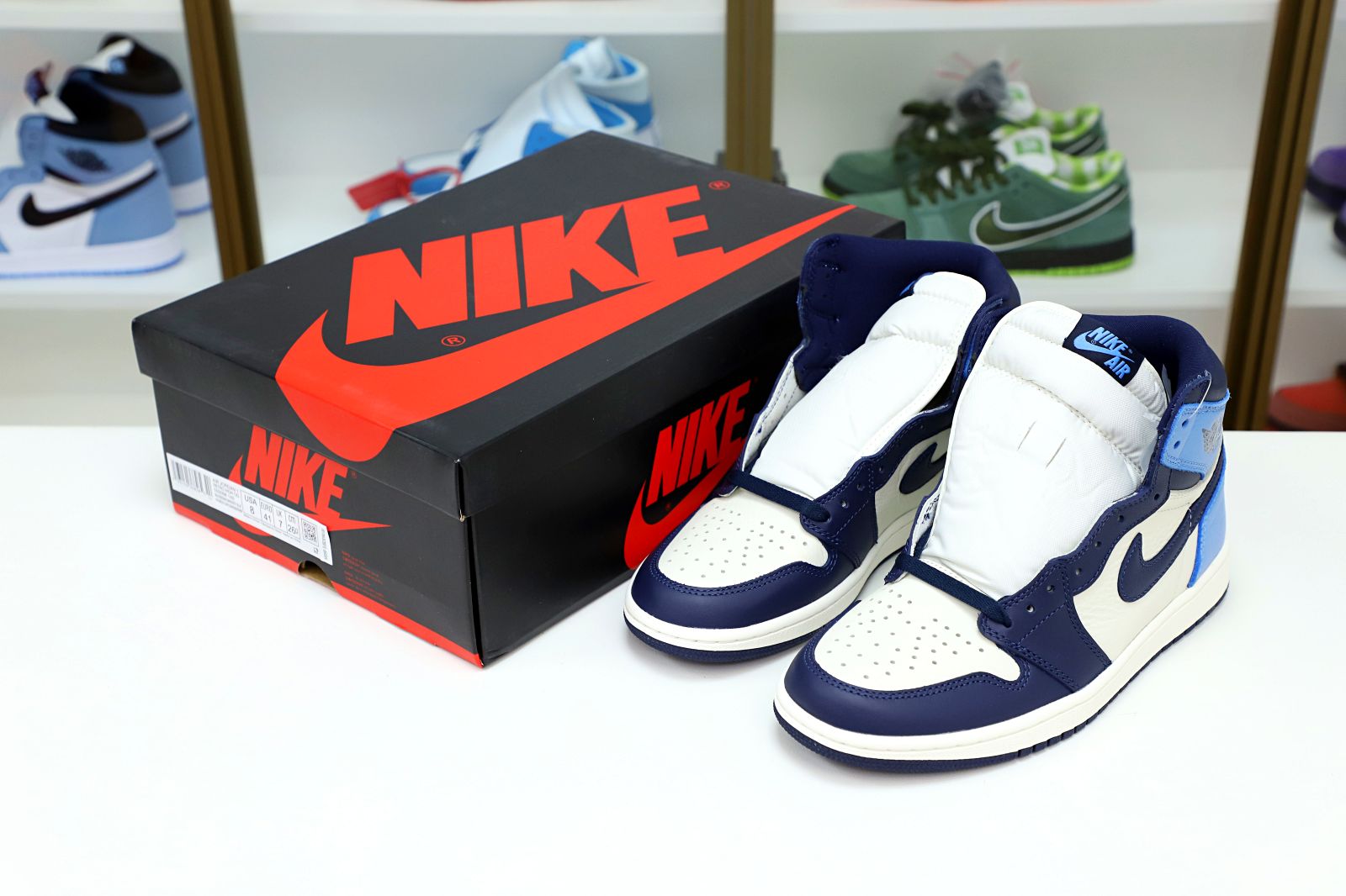 Kimi kick AIR JORDAN 1 RETRO HIGH OG 'OBSIDIAN'