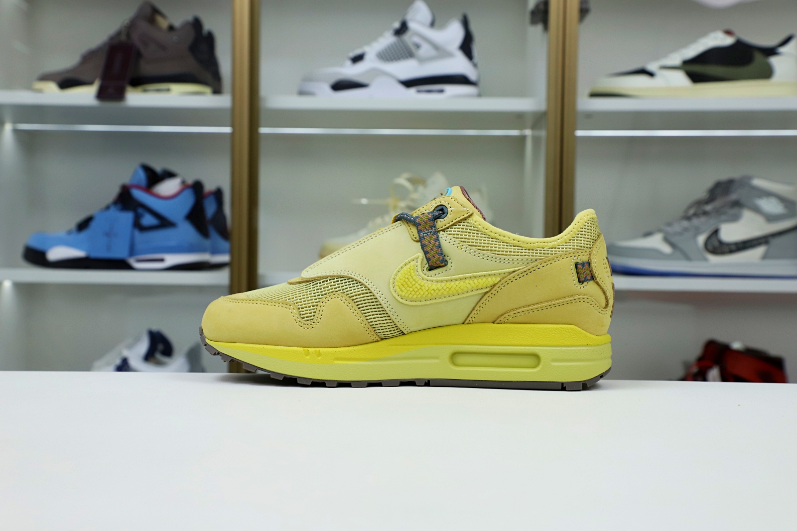 Kimi kick TRAVIS SCOTT X NIKE AIR MAX 1 WHEAT DO9392-700