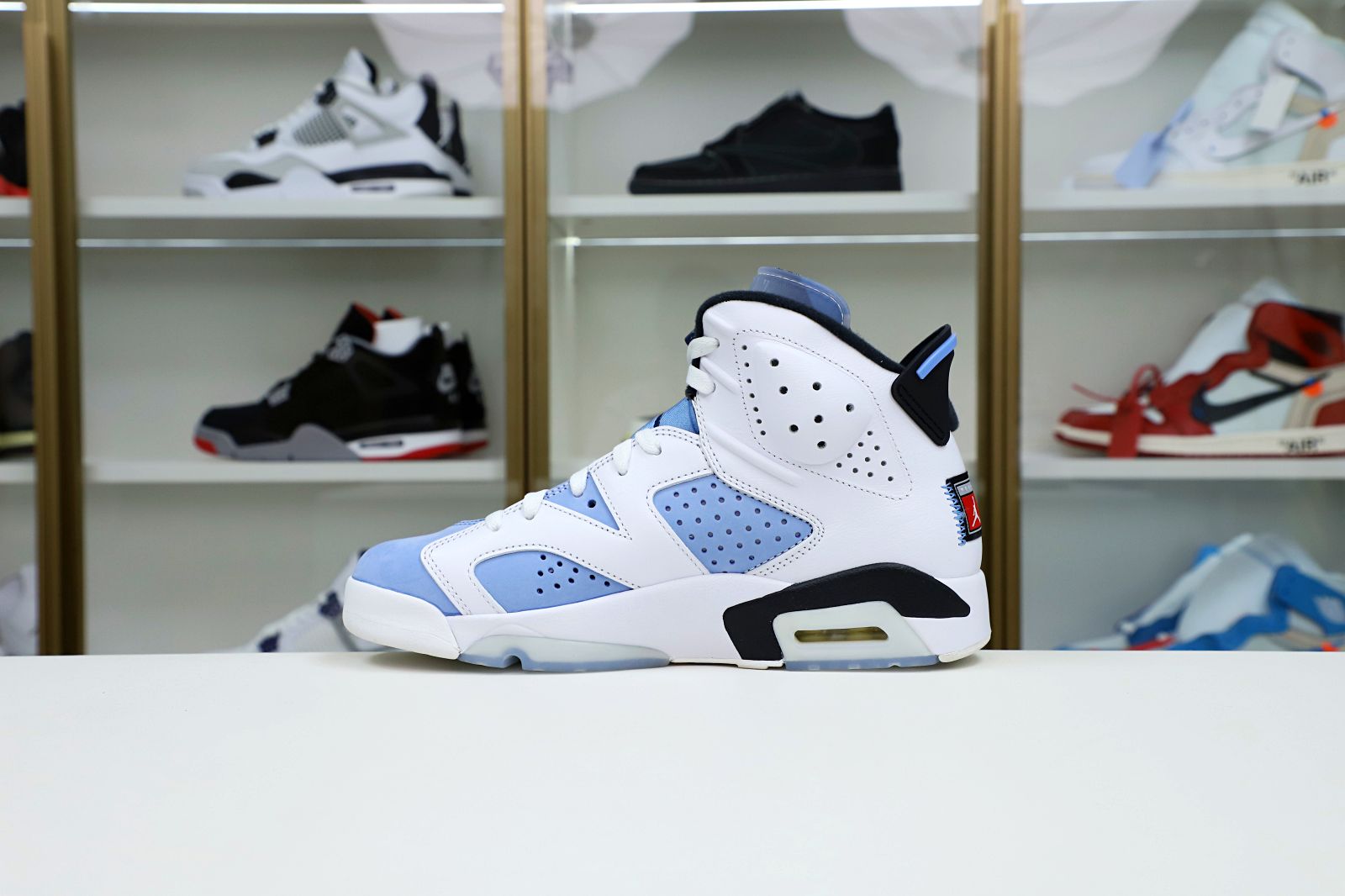 Kimi kick AIR JORDAN 6 RETRO 'UNC HOME'