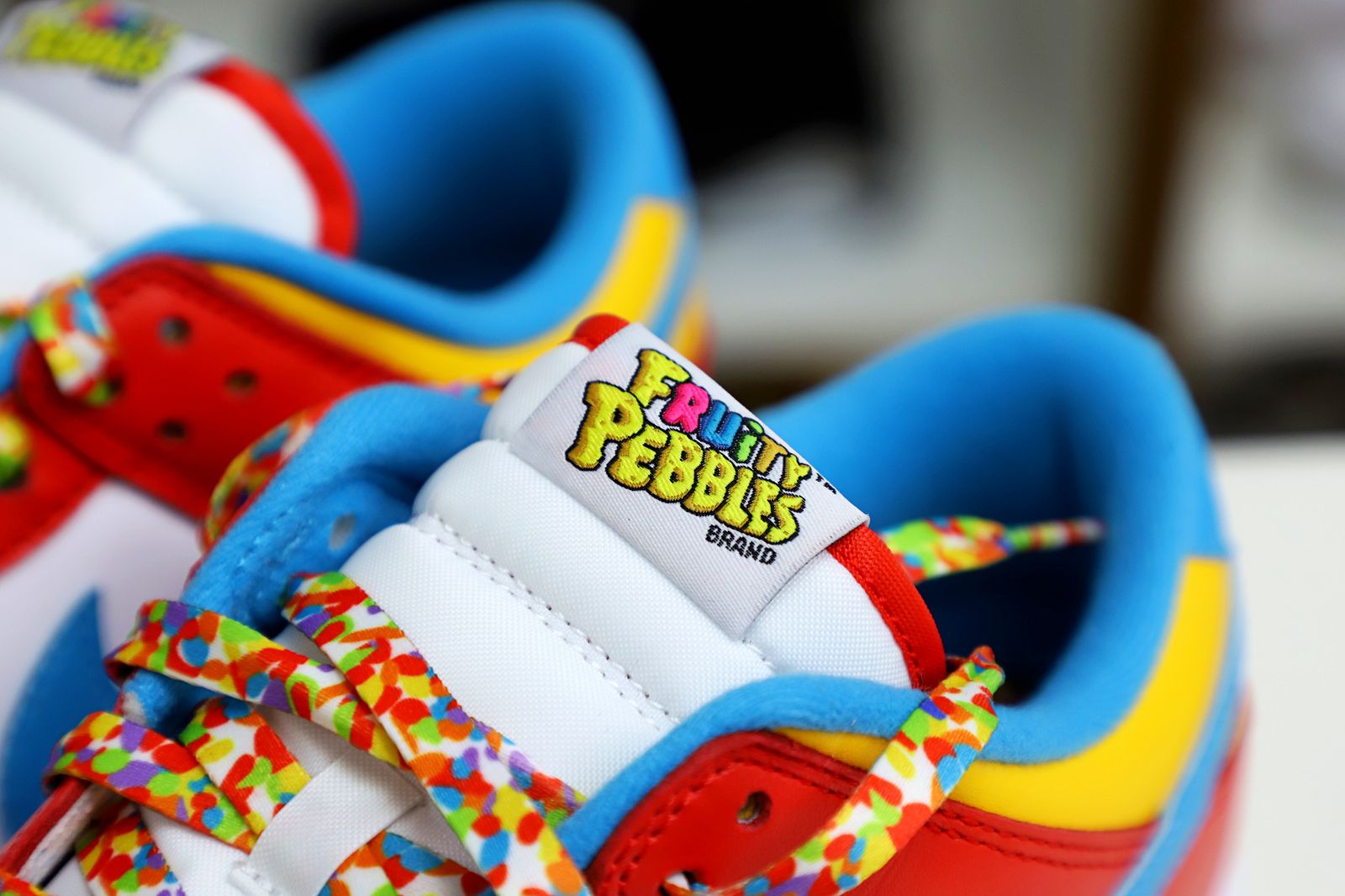 Kimi kick NIKE DUNK QS 'FRUITY PEBBLES'