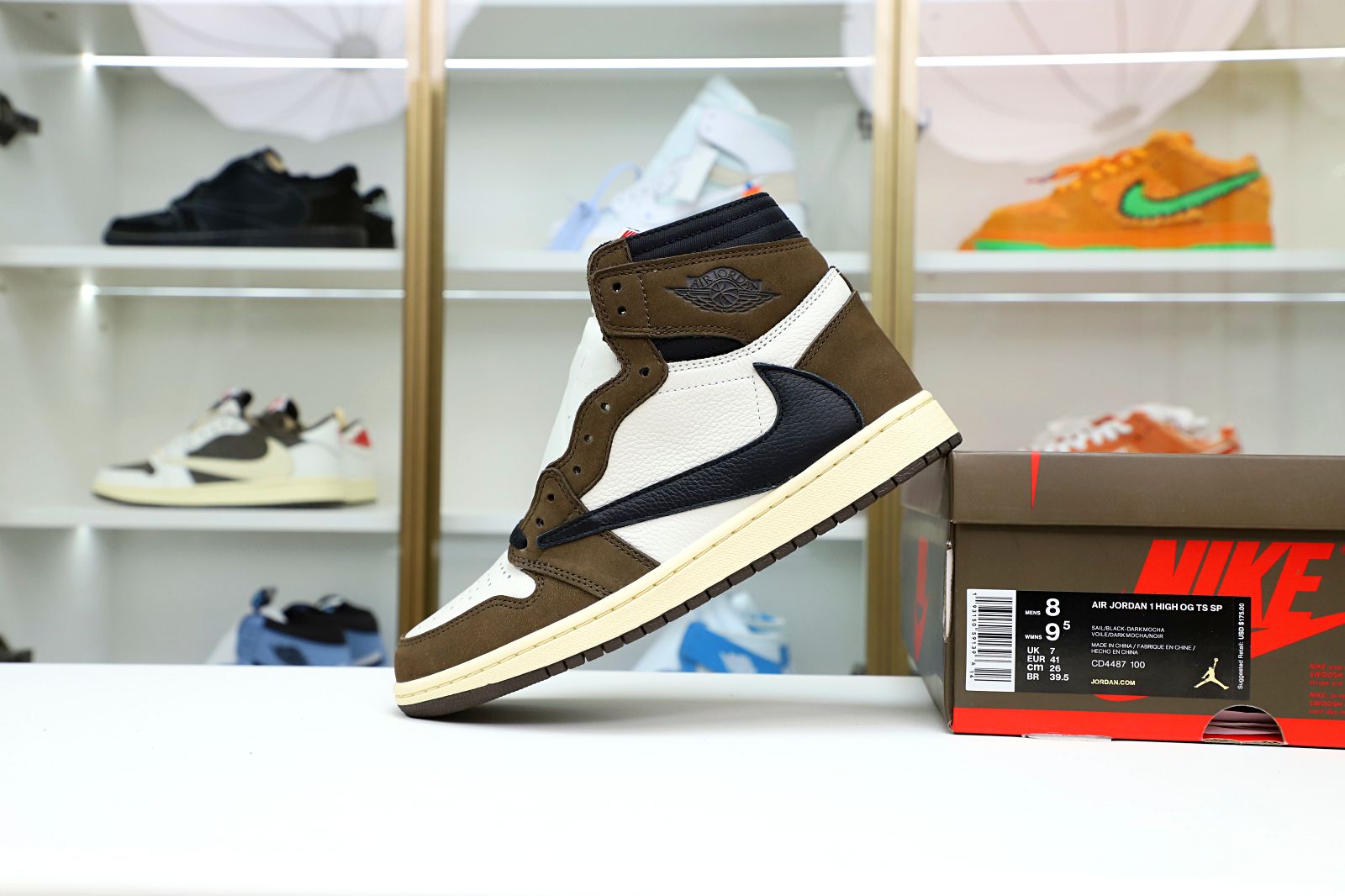 Kimi kick TRAVIS SCOTT X AIR JORDAN 1 RETRO HIGH OG 'MOCHA'