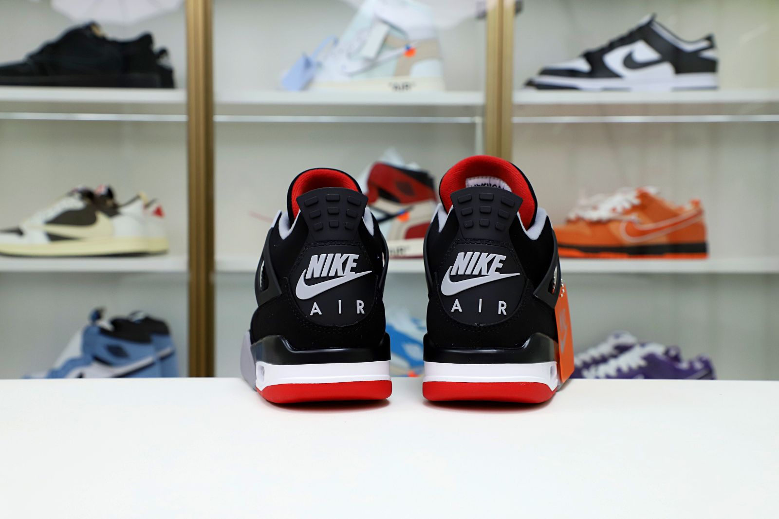 Kimi kick AIR JORDAN 4 RETRO OG 'BRED' 2019