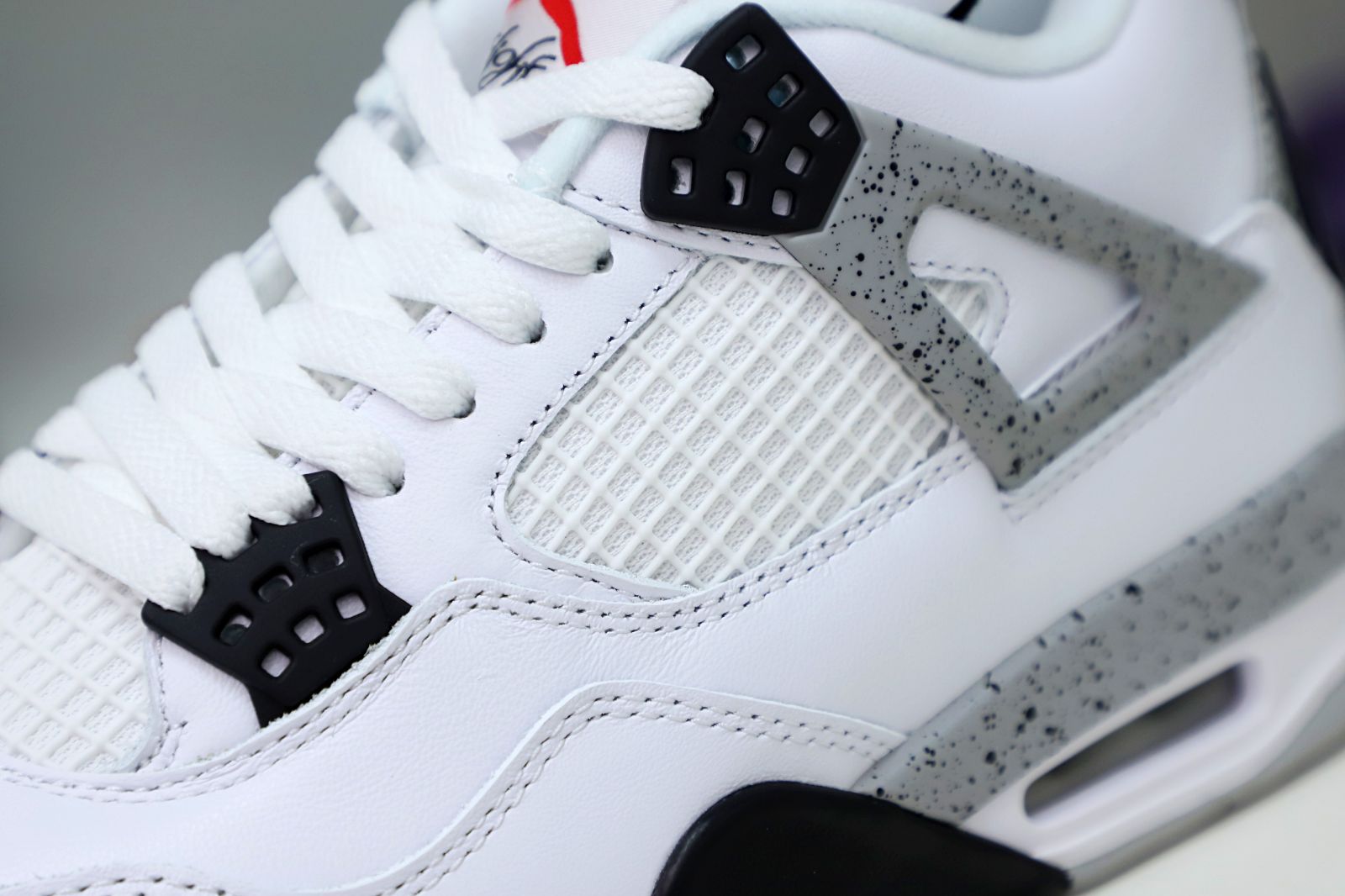 Kimi kick Air Jordan 4 Retro White Cement