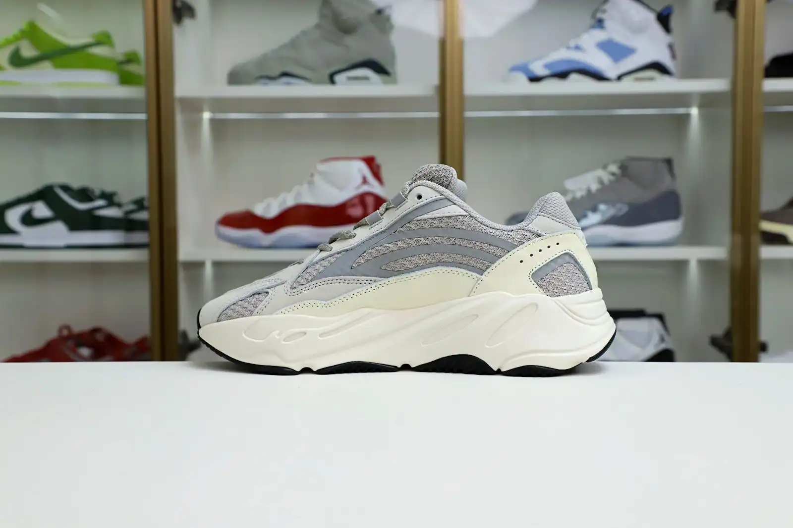 Kimikick YEEZY BOOST 700 V2 'CREAM'