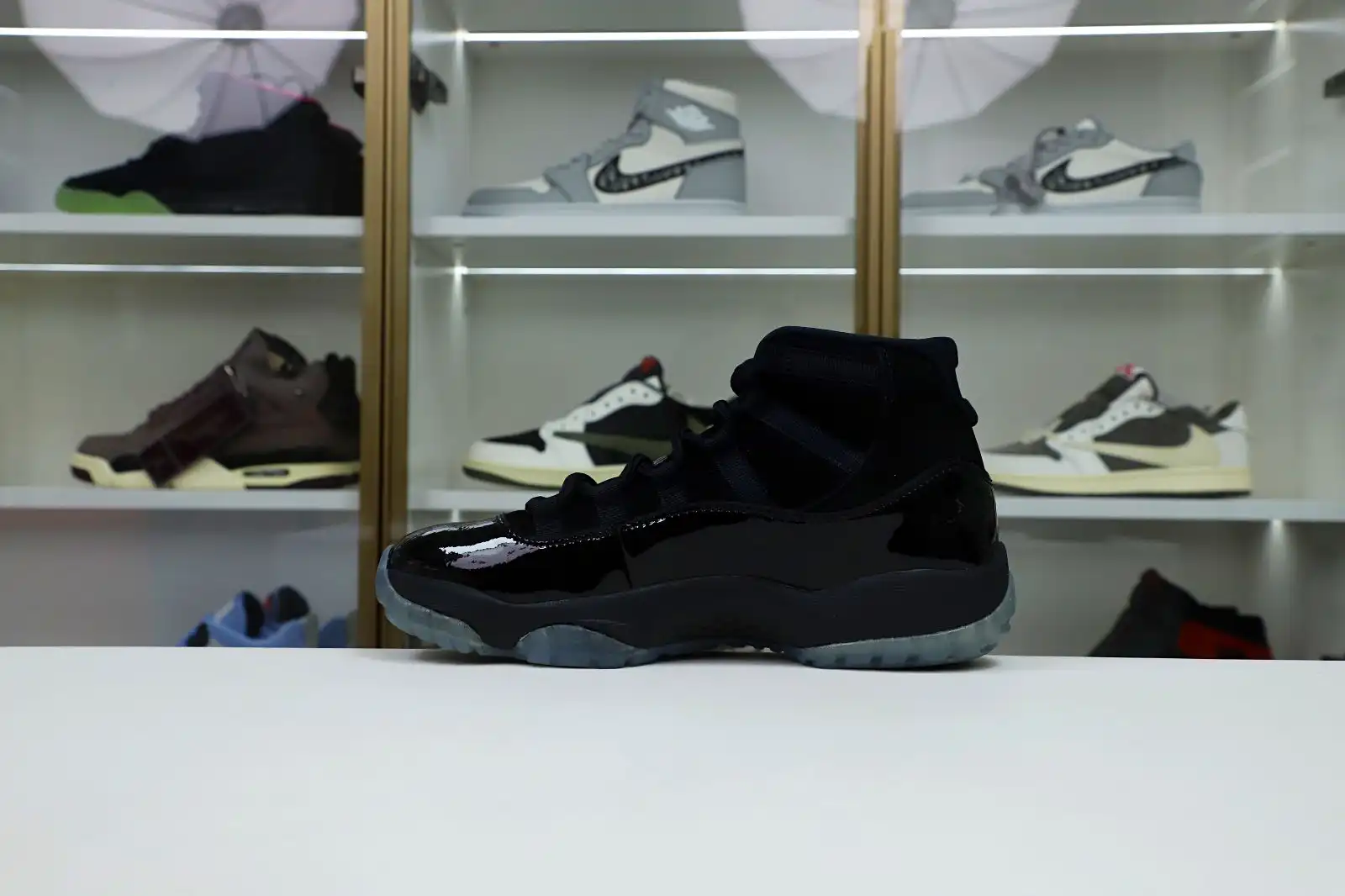 Kimikick AIR JORDAN 11 RETRO 'CAP AND GOWN'