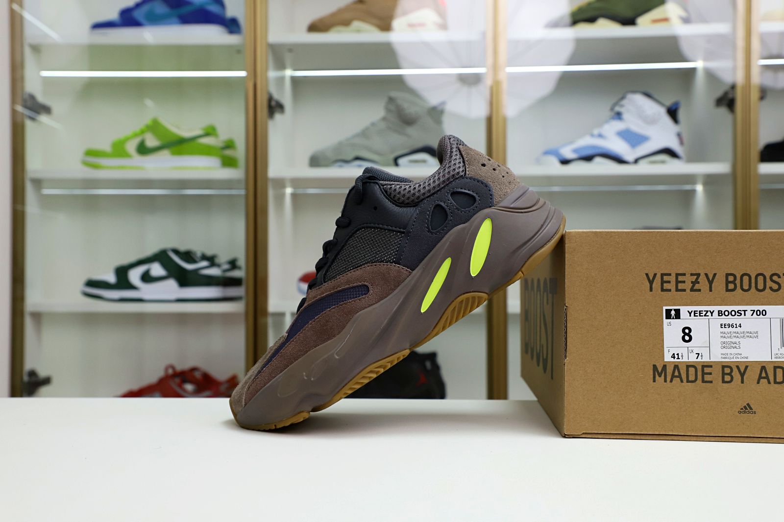 Kimi kick YEEZY BOOST 700 'MAUVE'