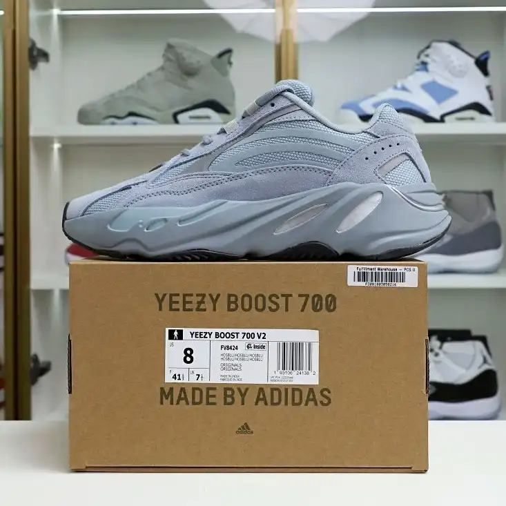 Kimikick Yeezy boost 700 v2 hospita blue