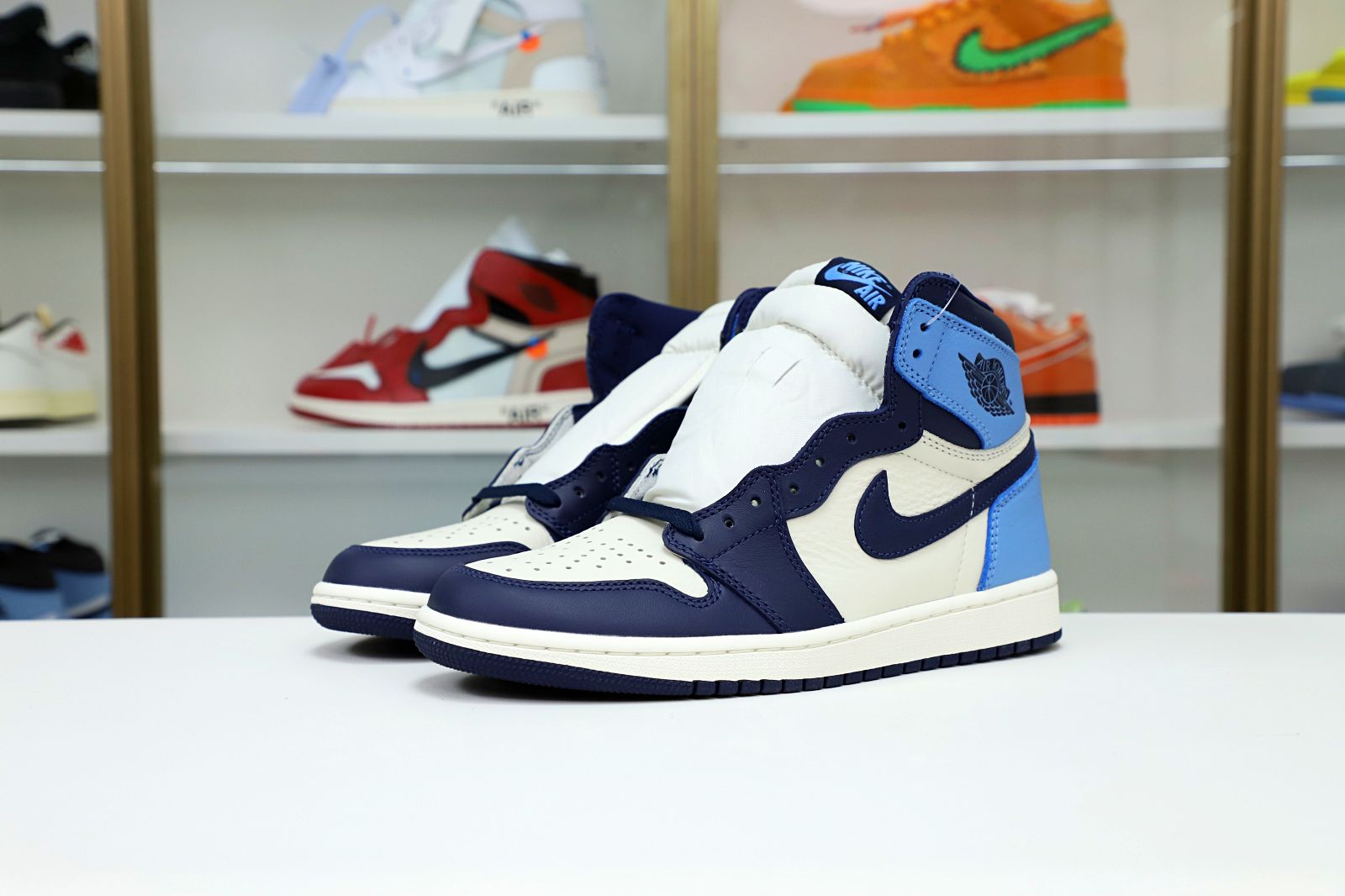 Kimi kick AIR JORDAN 1 RETRO HIGH OG 'OBSIDIAN'