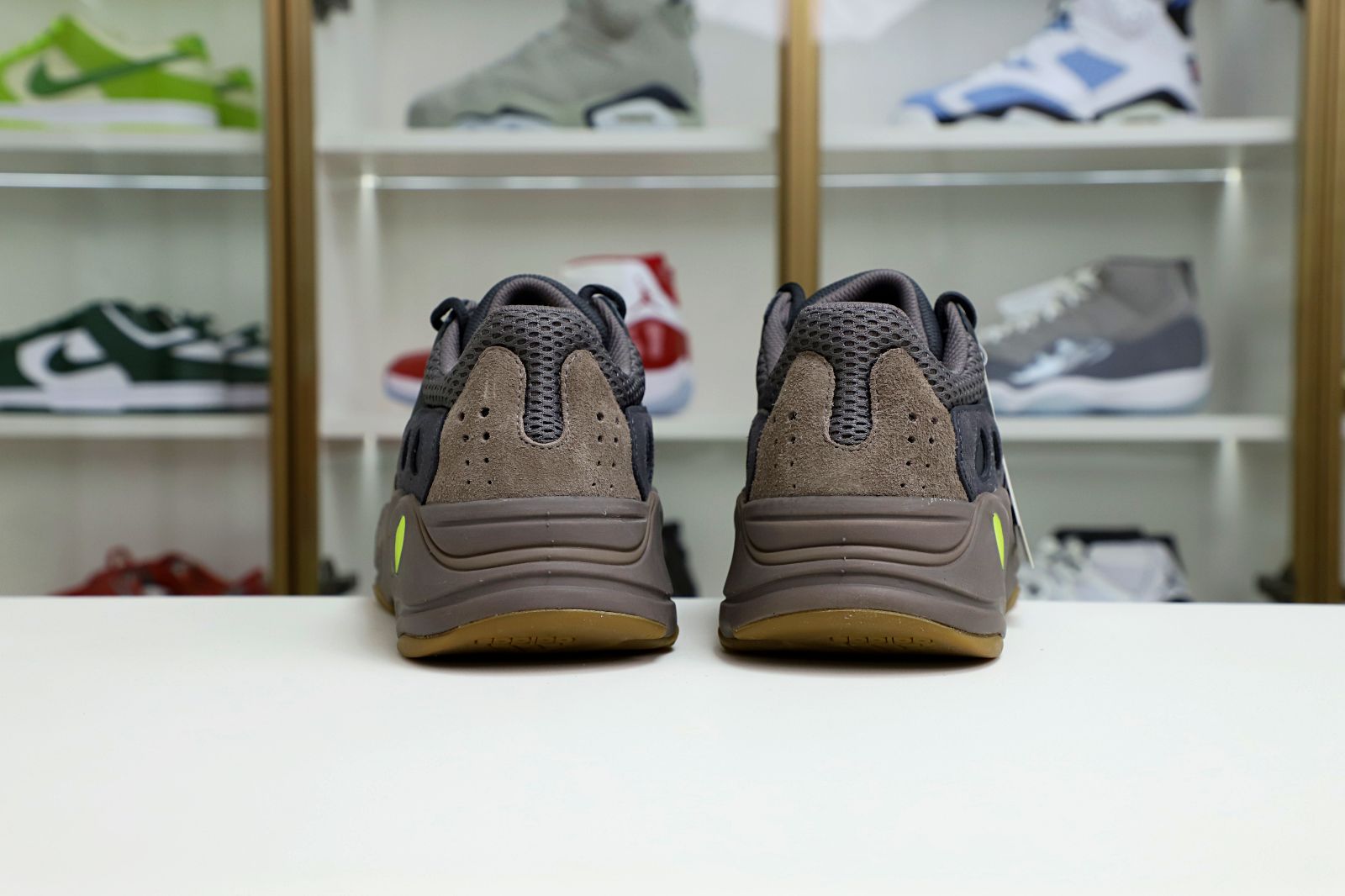 Kimi kick YEEZY BOOST 700 'MAUVE'