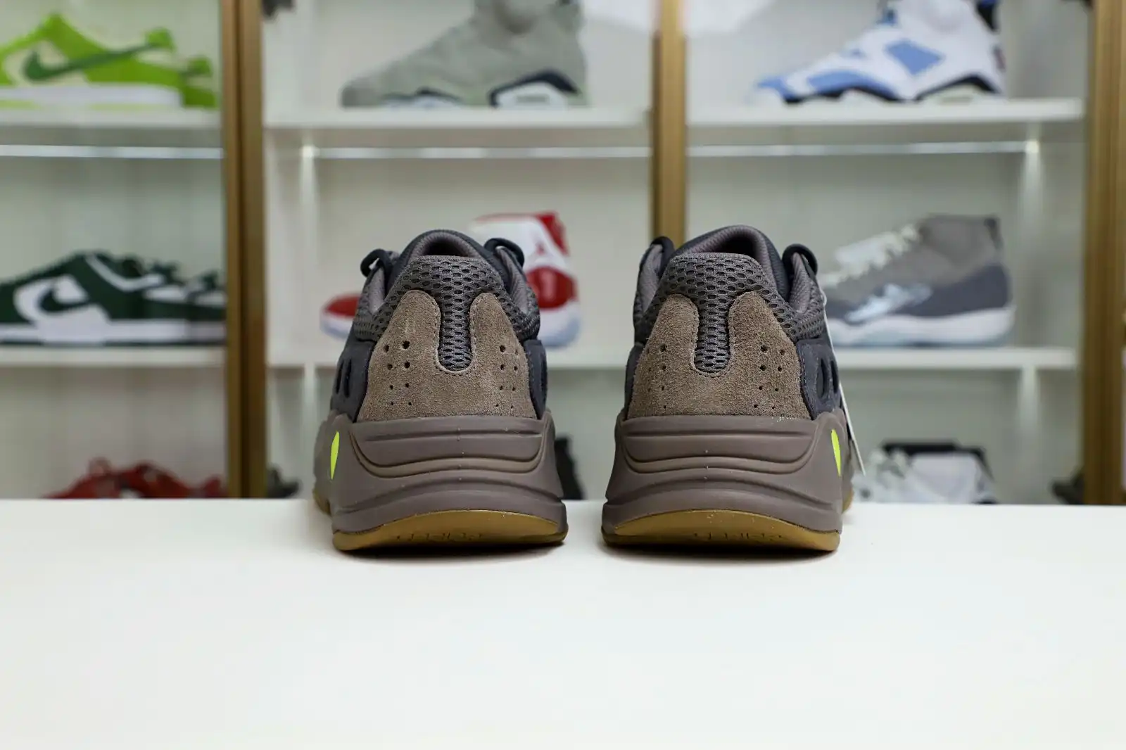 Kimikick YEEZY BOOST 700 'MAUVE'