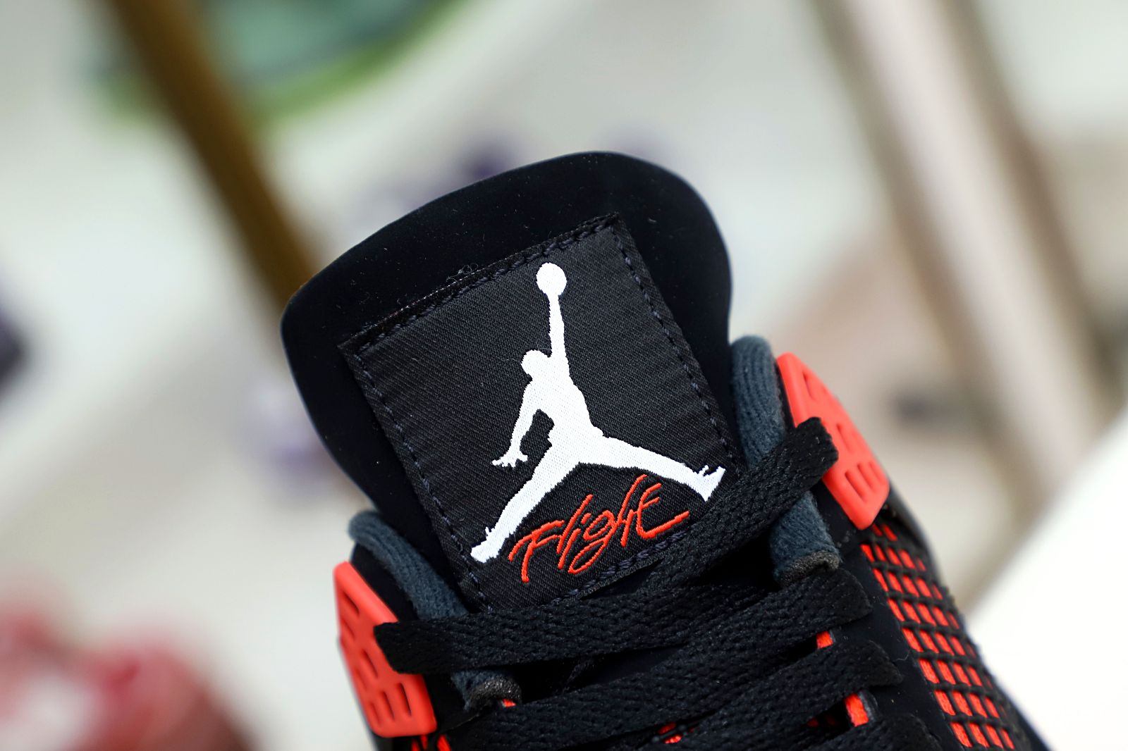 Kimi kick AIR JORDAN 4 RETRO 'RED THUNDER'