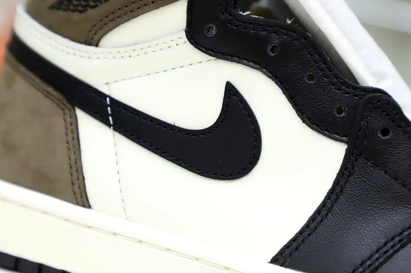 Kimikick AIR JORDAN 1 RETRO HIGH OG 'DARK MOCHA'