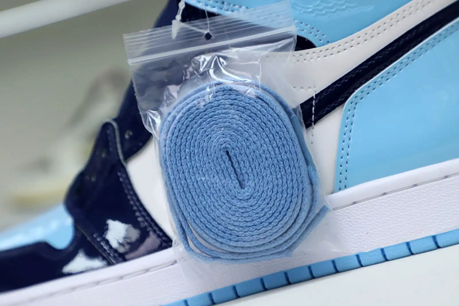 Kimikick WMNS AIR JORDAN 1 RETRO HIGH OG 'BLUE CHILL'