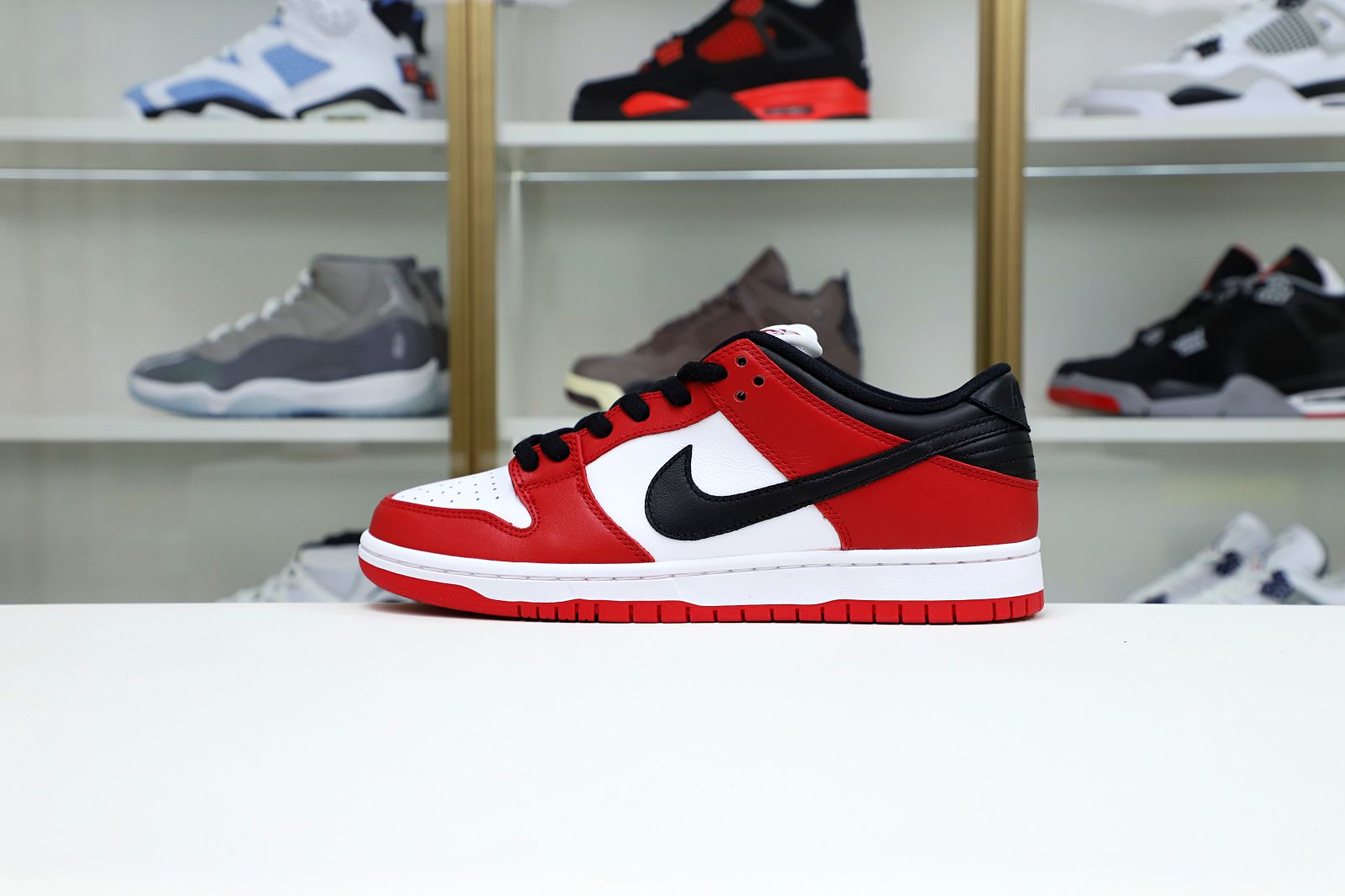 Kimi kick NIKE SB DUNK LOW “CHICAGO”