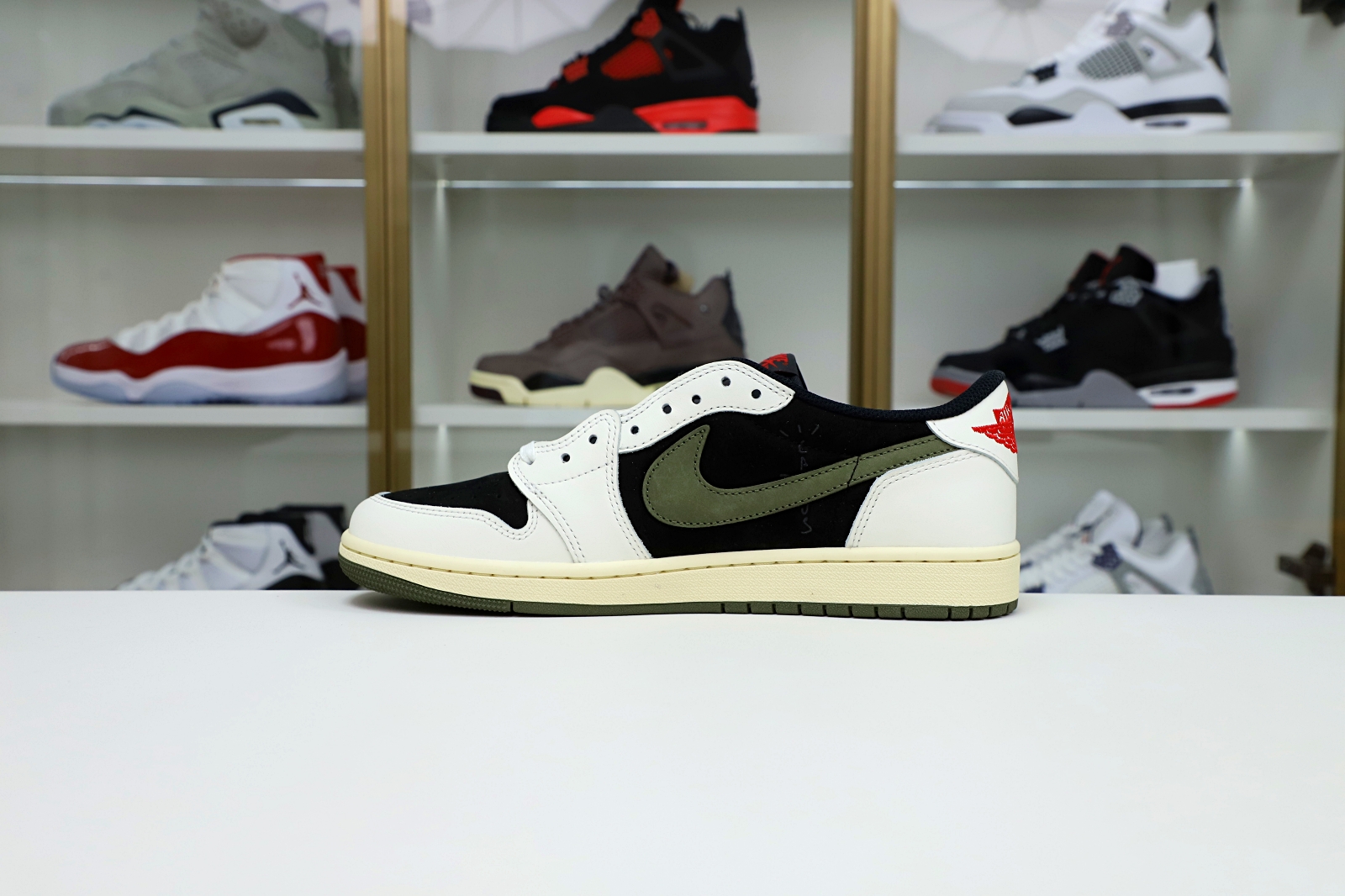 Kimi kick TRAVIS SCOTT X NIKE AIR JORDAN 1 LOW OG “Olive”