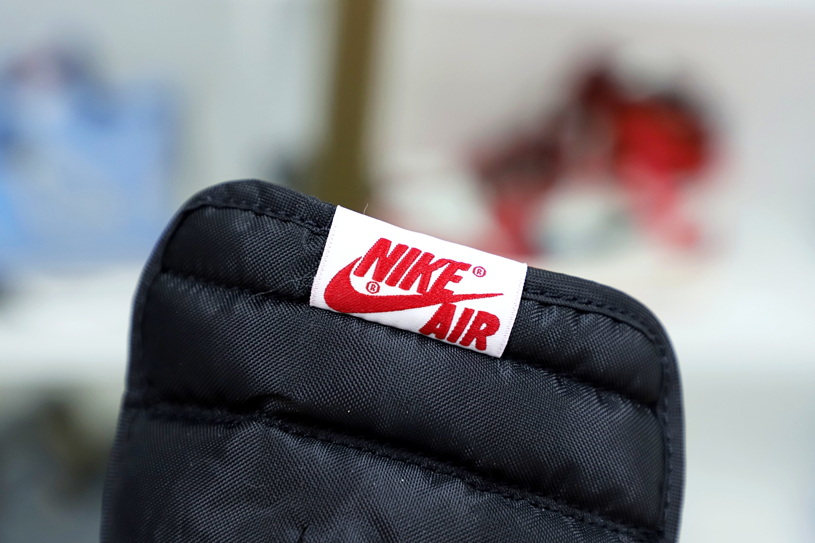 Kimi kick AIR JORDAN 1 RETRO HIGH OG 'FEARLESS'