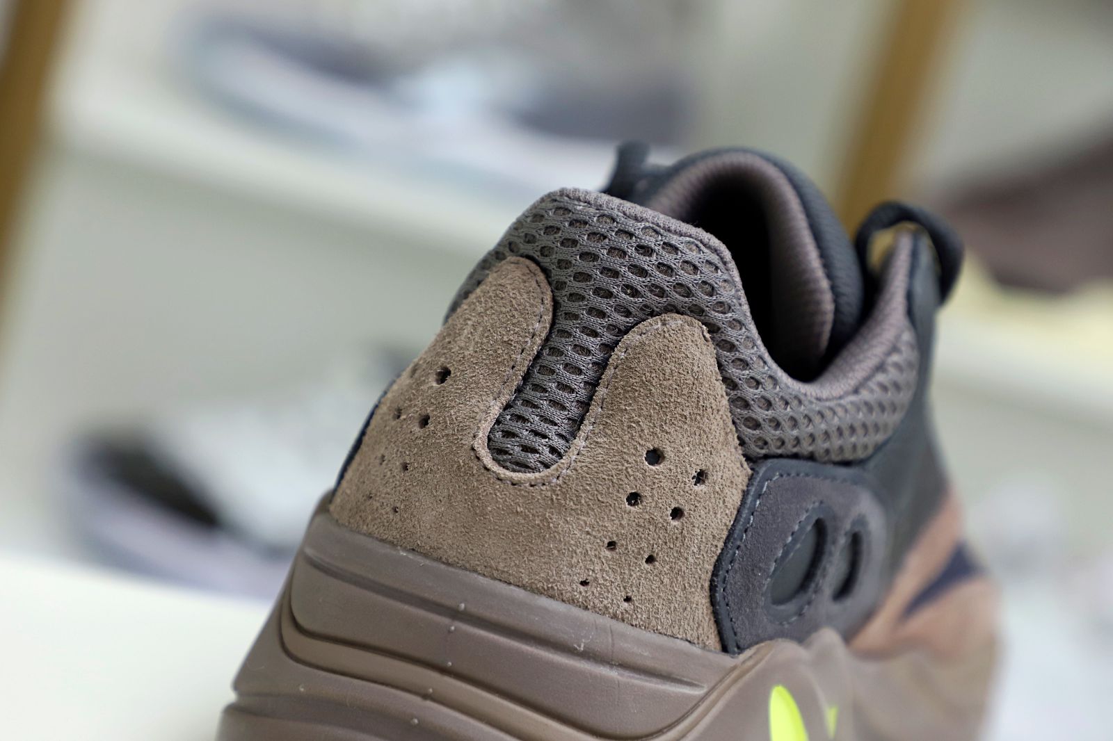 Kimi kick YEEZY BOOST 700 'MAUVE'