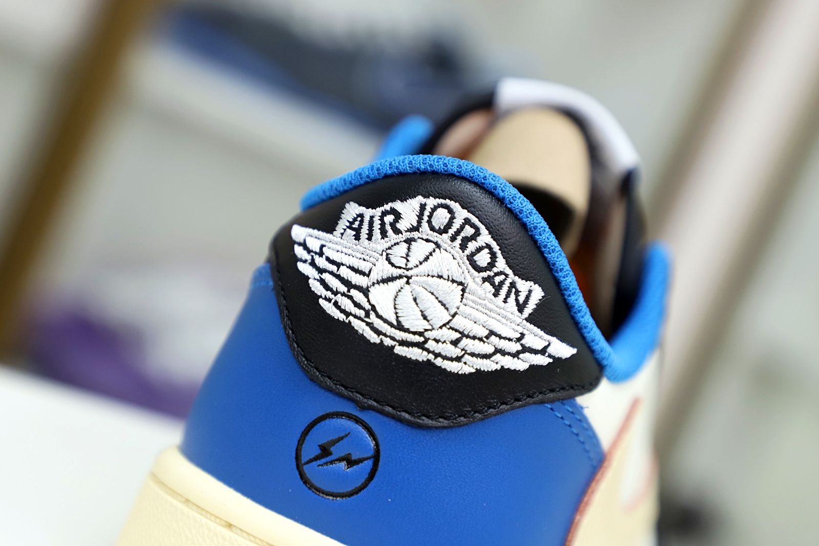 Kimi kick FRAGMENT DESIGN X TRAVIS SCOTT X AIR JORDAN 1 LOW