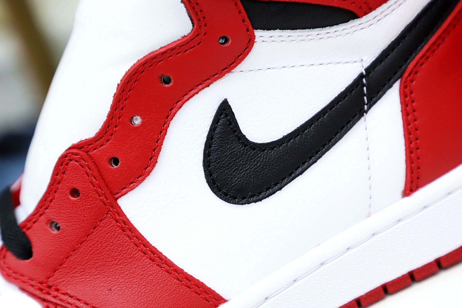 Kimi kick AIR JORDAN 1 RETRO HIGH OG 'CHICAGO' 2015