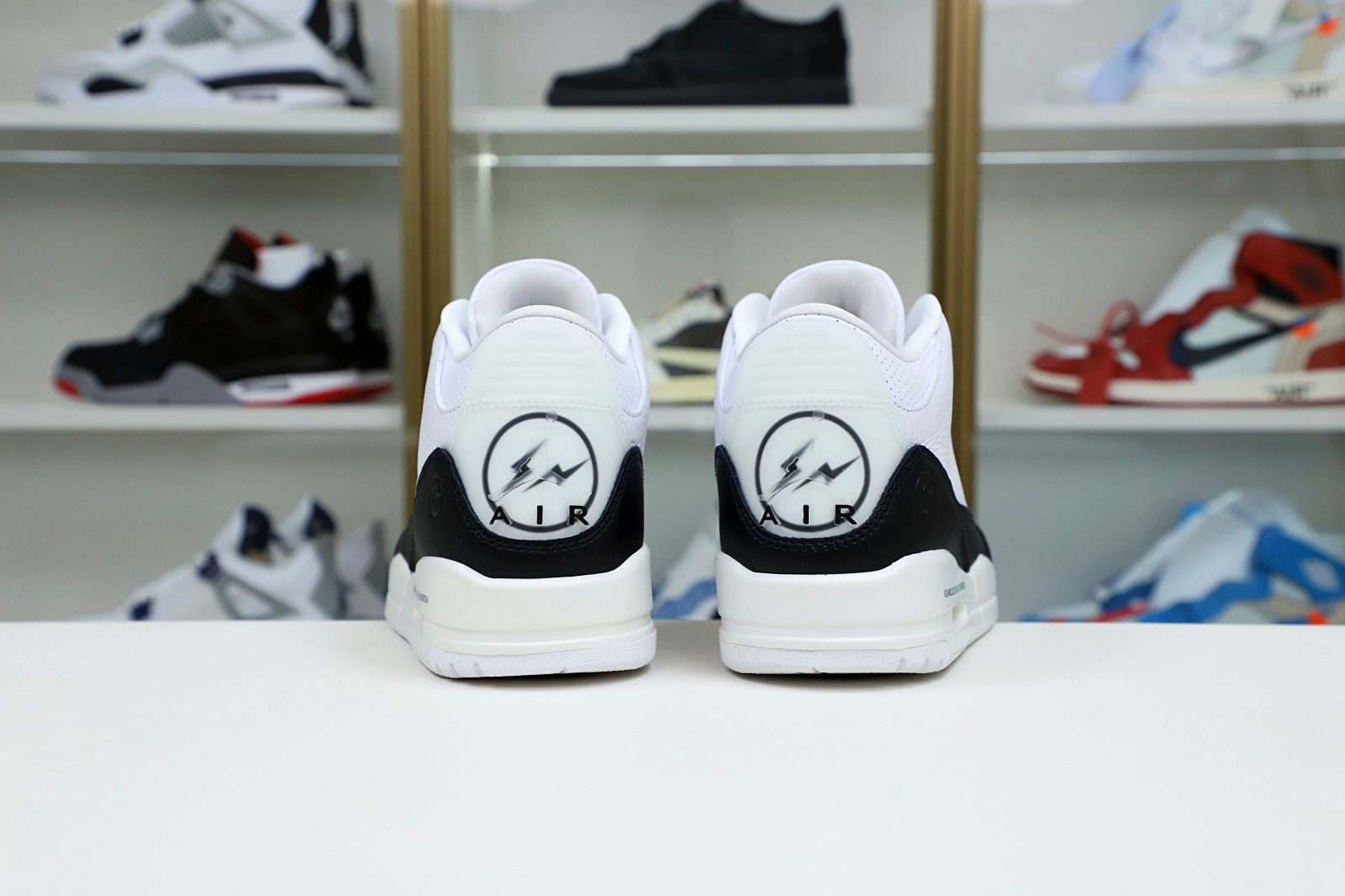 Kimi kick FRAGMENT DESIGN X AIR JORDAN 3 RETRO SP 'WHITE'