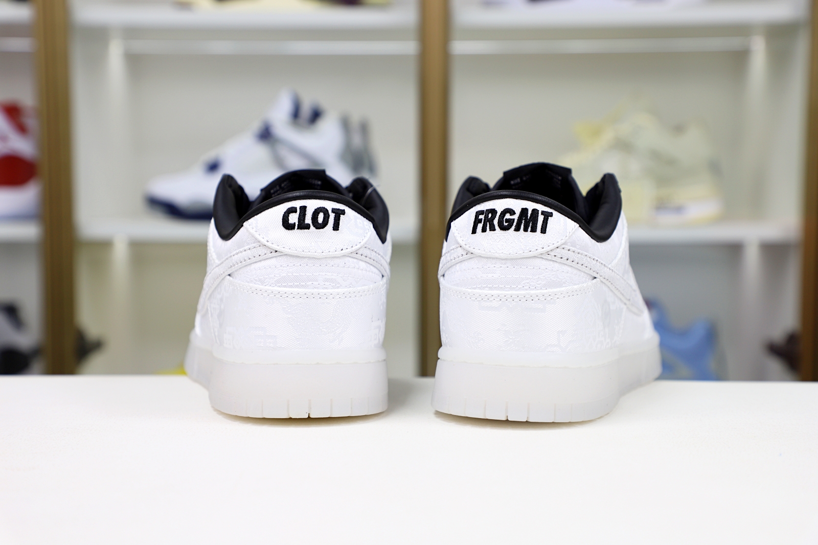 Kimi kick Nike Dunk Low x Fragment Design x CLOT