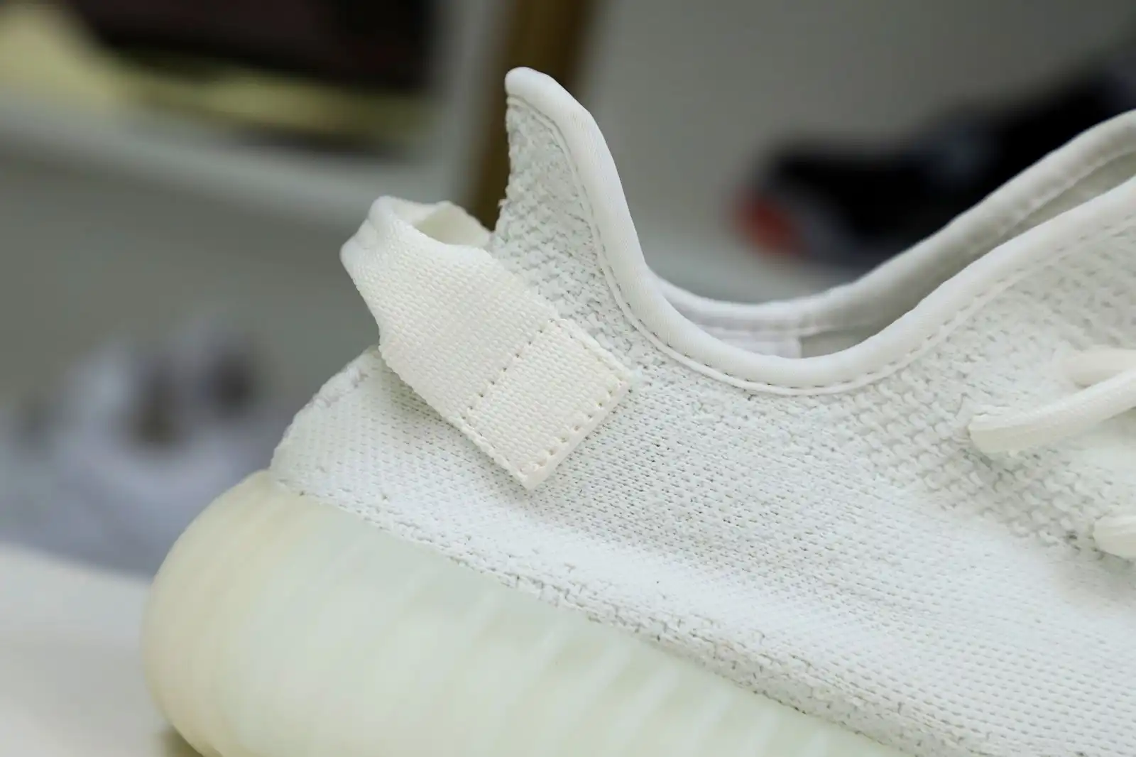 Kimikick YEEZY BOOST 350 V2 'CREAM WHITE   TRIPLE WHITE'