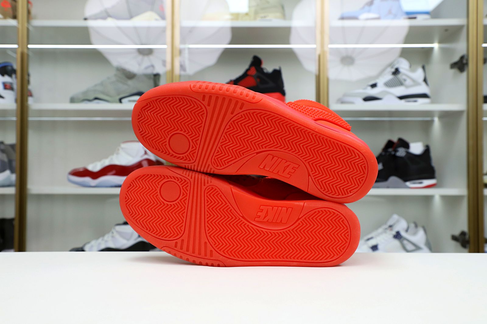 Kimi kick Nike Air Yeezy 2 red october