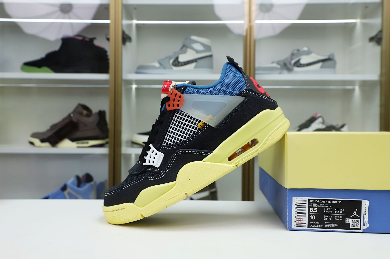 Kimi kick UNION LA X AIR JORDAN 4 RETRO 'OFF NOIR'