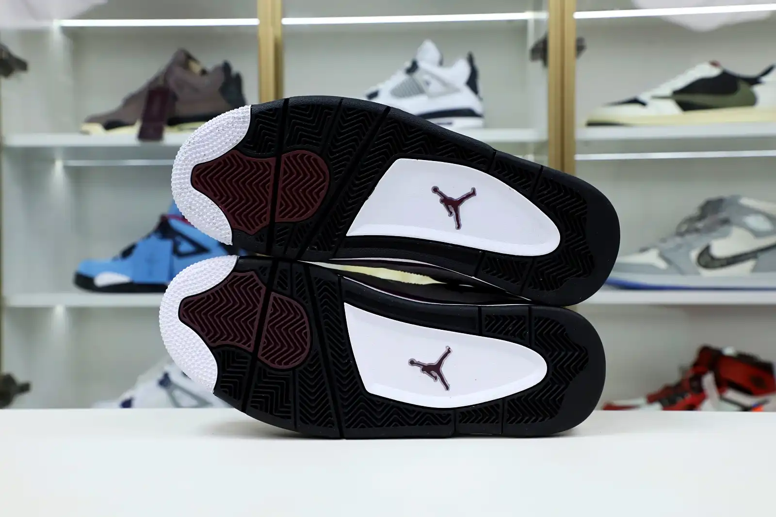 Cheap Kimi kick AIR JORDAN PARIS SAINT-GERMAIN X AIR JORDAN 4 RETRO 'BORDEAUX'