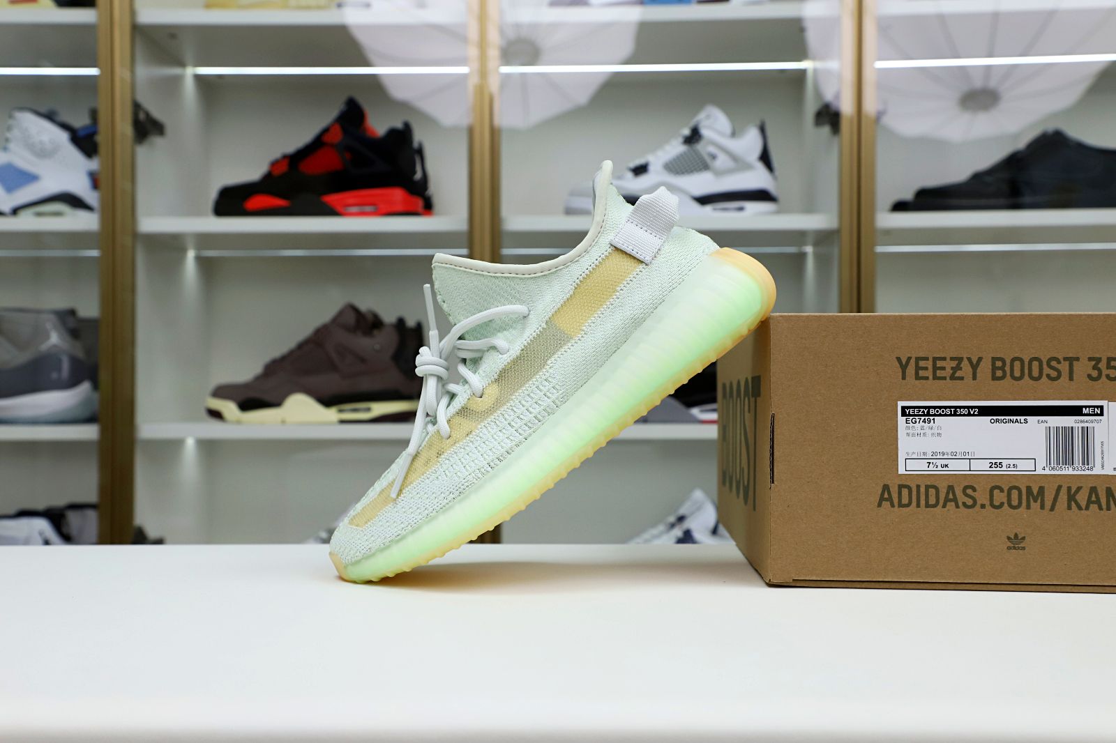 Kimi kick YEEZY BOOST 350 V2 'HYPERSPACE'