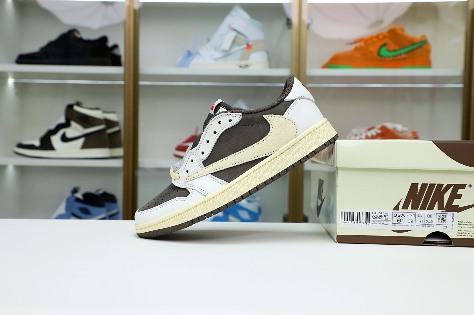 Kimi kick TRAVIS SCOTT X AIR JORDAN 1 LOW OG REVERSE MOCHA