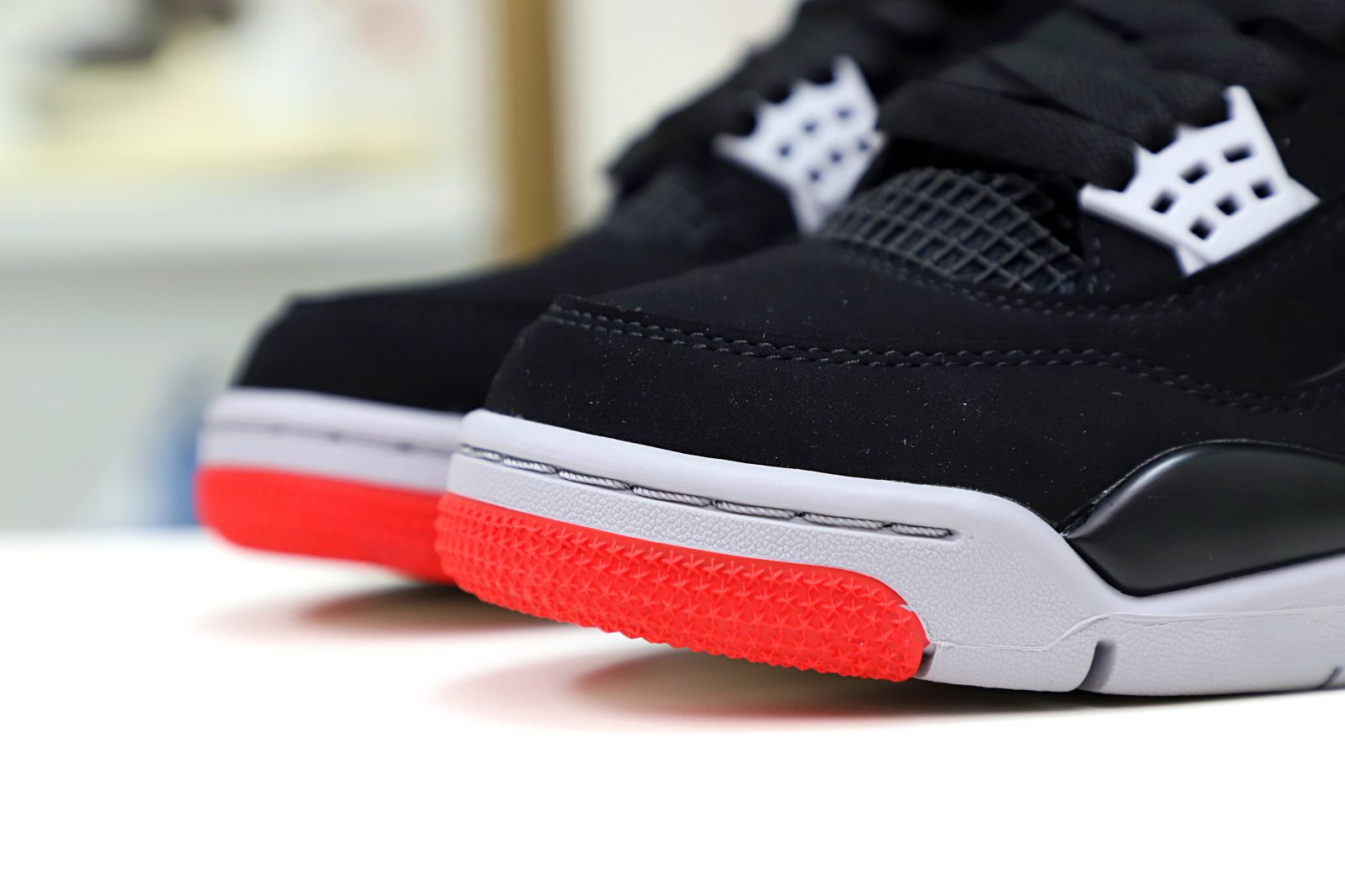 Kimi kick AIR JORDAN 4 RETRO OG 'BRED' 2019