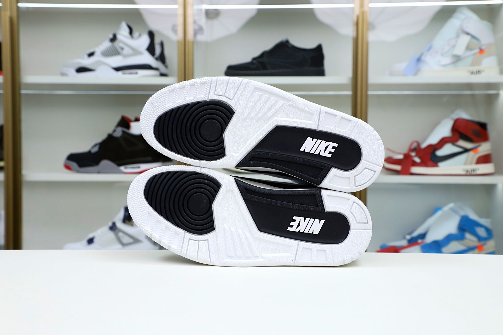 Kimi kick FRAGMENT DESIGN X AIR JORDAN 3 RETRO SP 'WHITE'