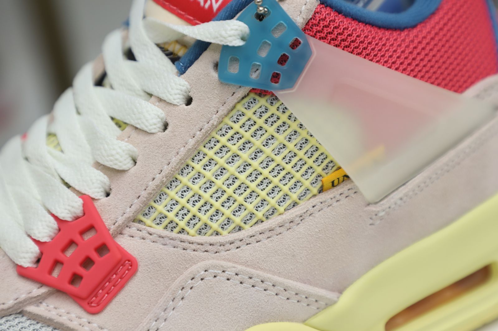 Kimi kick UNION LA X AIR JORDAN 4 RETRO 'GUAVA ICE'