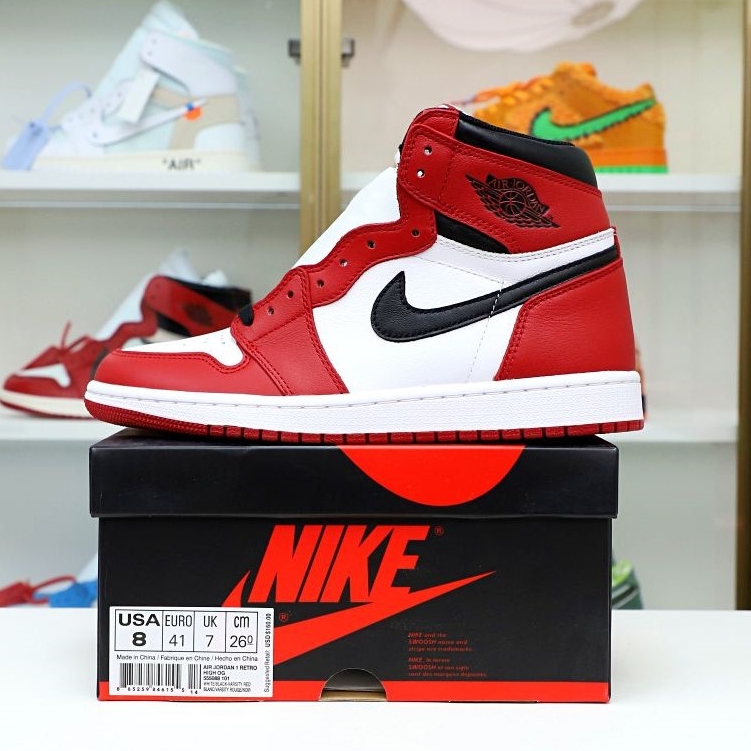 Kimi kick AIR JORDAN 1 RETRO HIGH OG 'CHICAGO' 2015