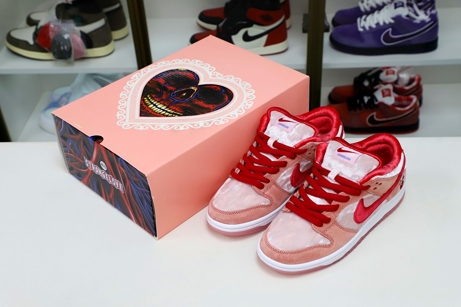 Kimi kick STRANGELOVE X DUNK LOW SB 'VALENTINE'S DAY'