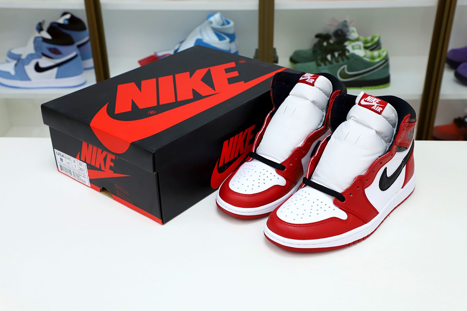 Kimi kick AIR JORDAN 1 RETRO HIGH OG 'CHICAGO' 2015