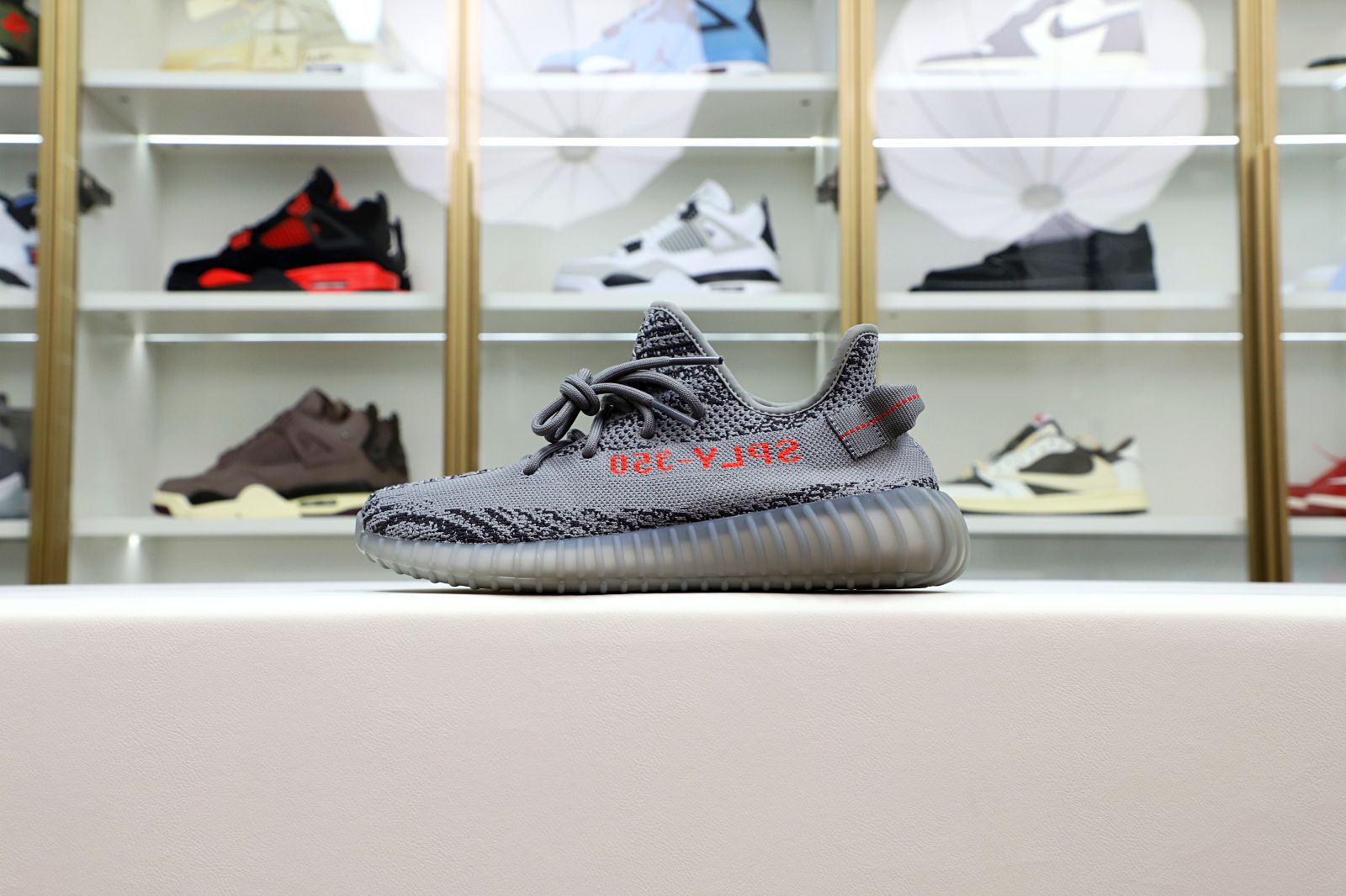 Kimi kick YEEZY BOOST 350 V2 'BELUGA 2.0'