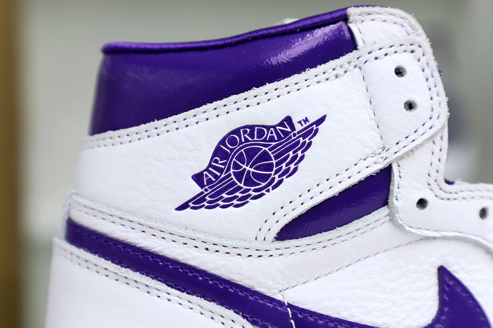 Kimi kick Air Jordan 1 High OG Court Purple