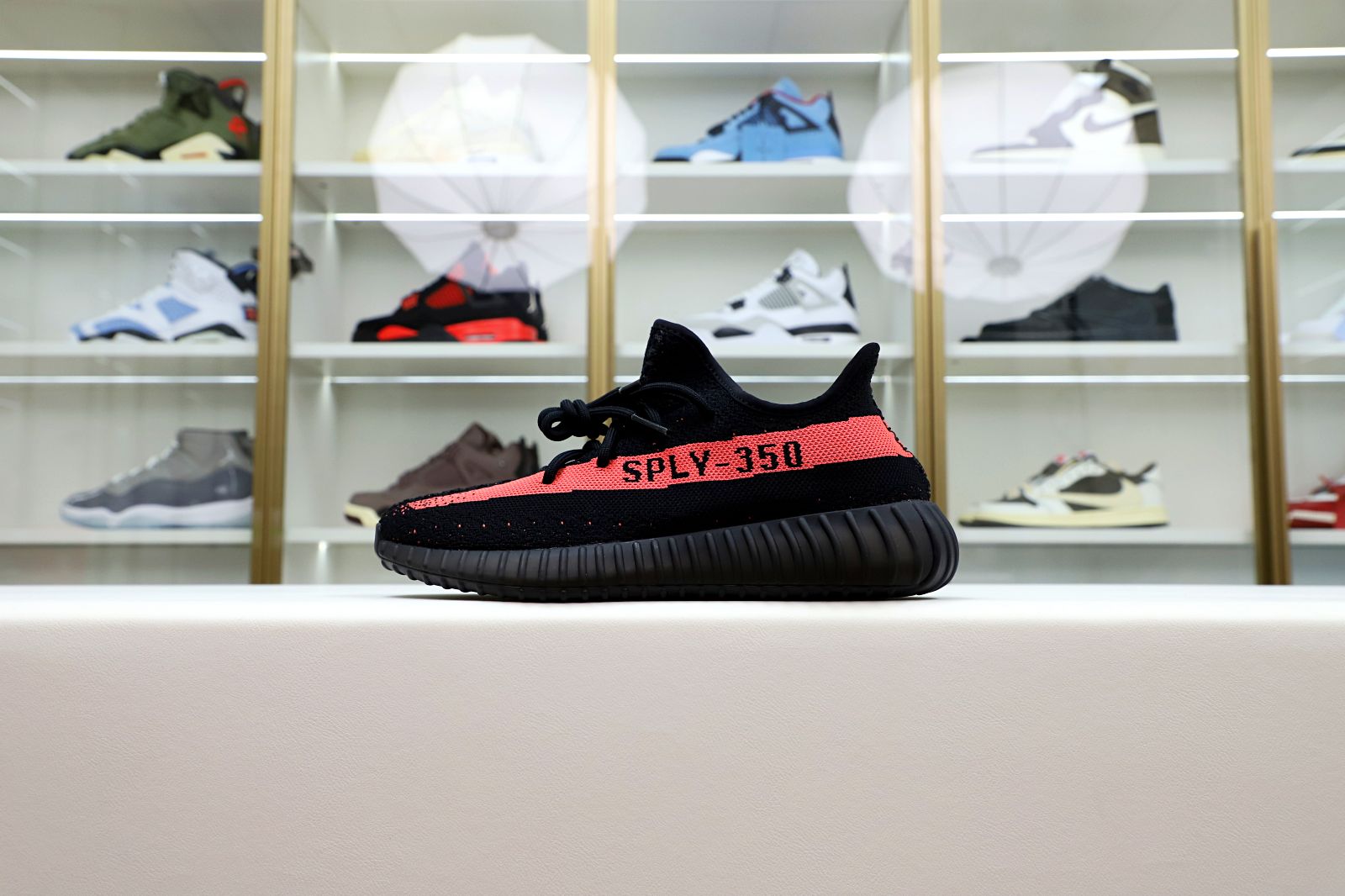 Kimi kick YEEZY BOOST 350 V2 'RED'