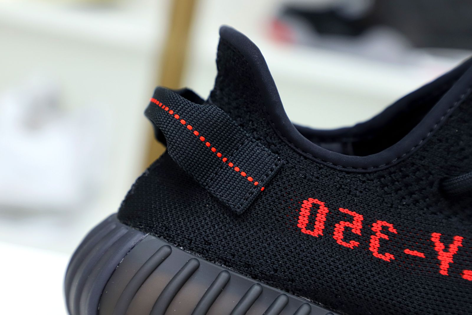 Kimi kick YEEZY BOOST 350 V2 'BRED'