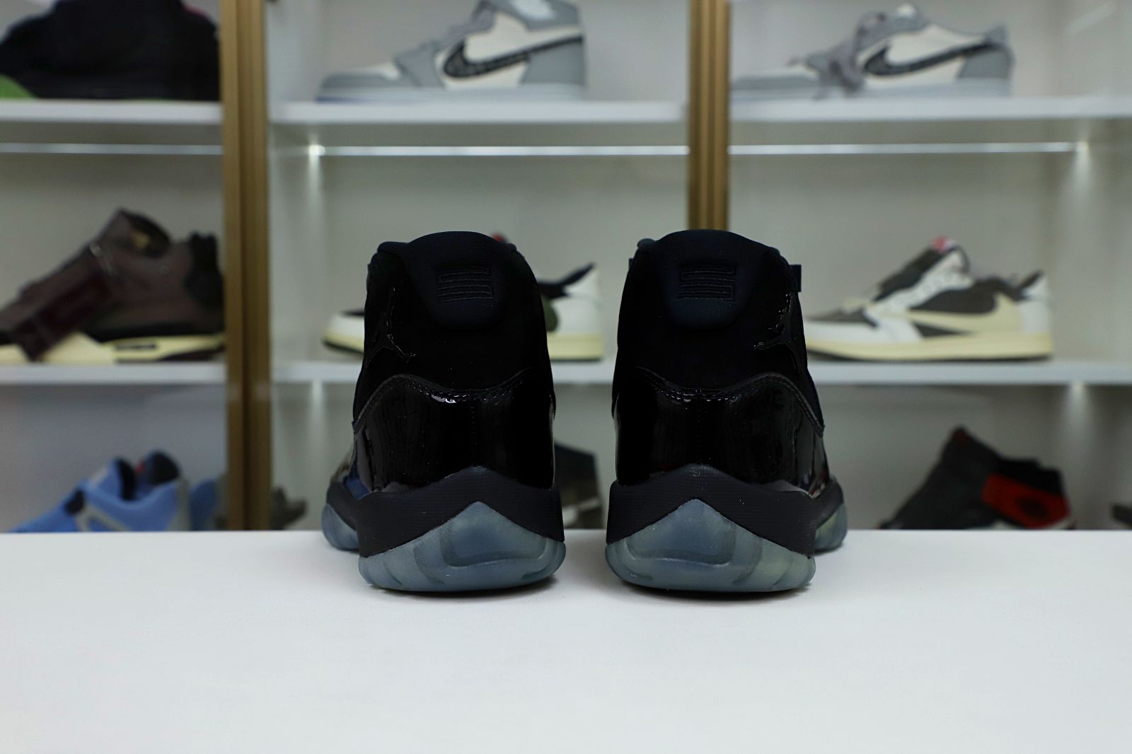 Kimi kick AIR JORDAN 11 RETRO 'CAP AND GOWN'